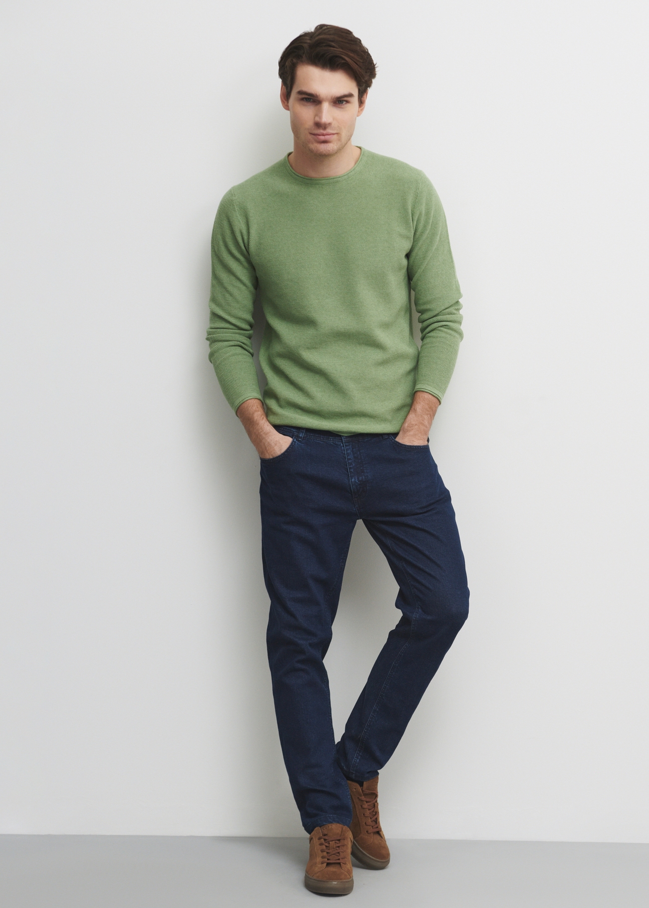 Zielony sweter męski basic SWEMT-0128-51(W23)-02