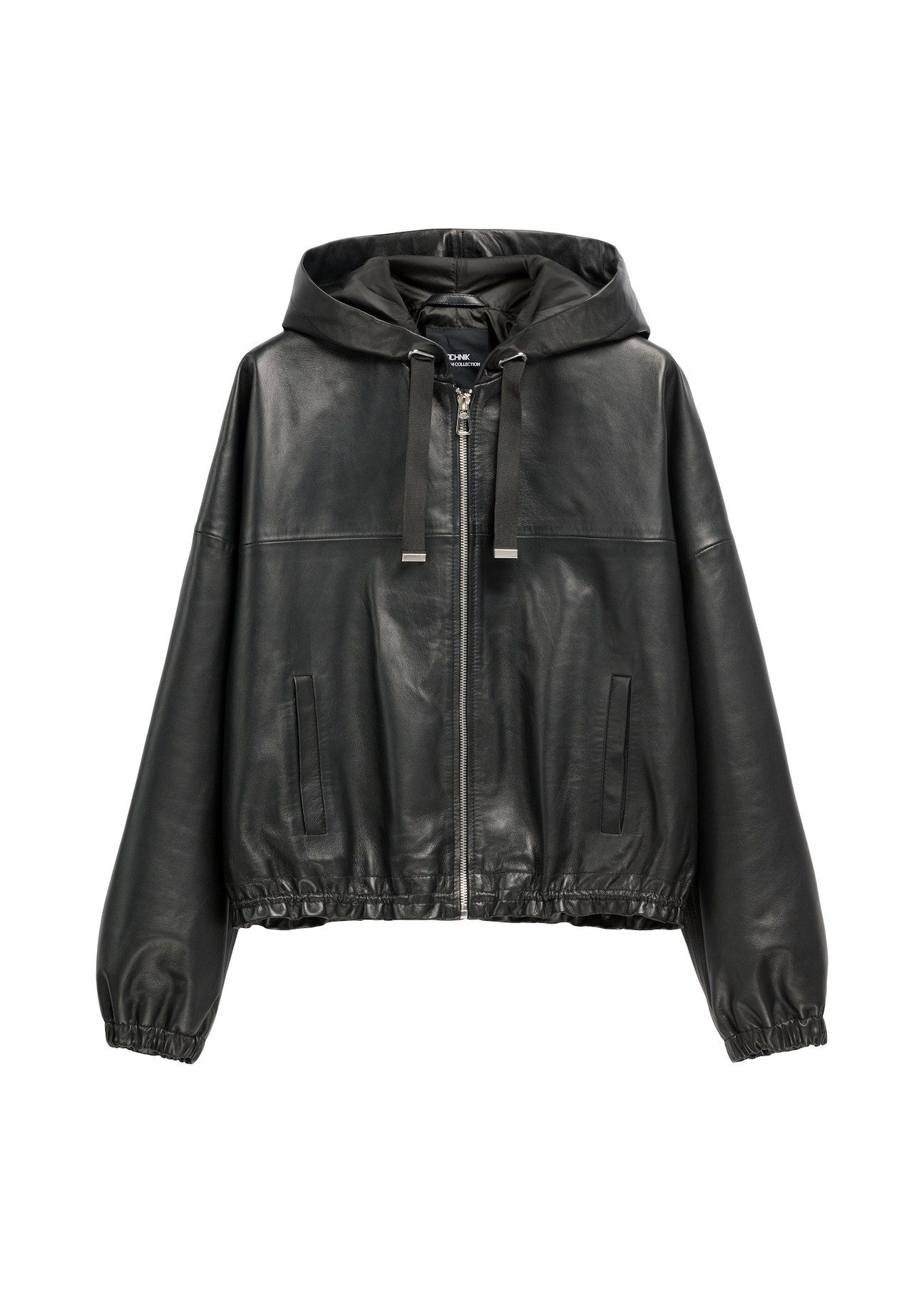 Czarna skórzana kurtka damska z kapturem KURDS-0412-99(W26), widok produktu z przodu na białym tle.