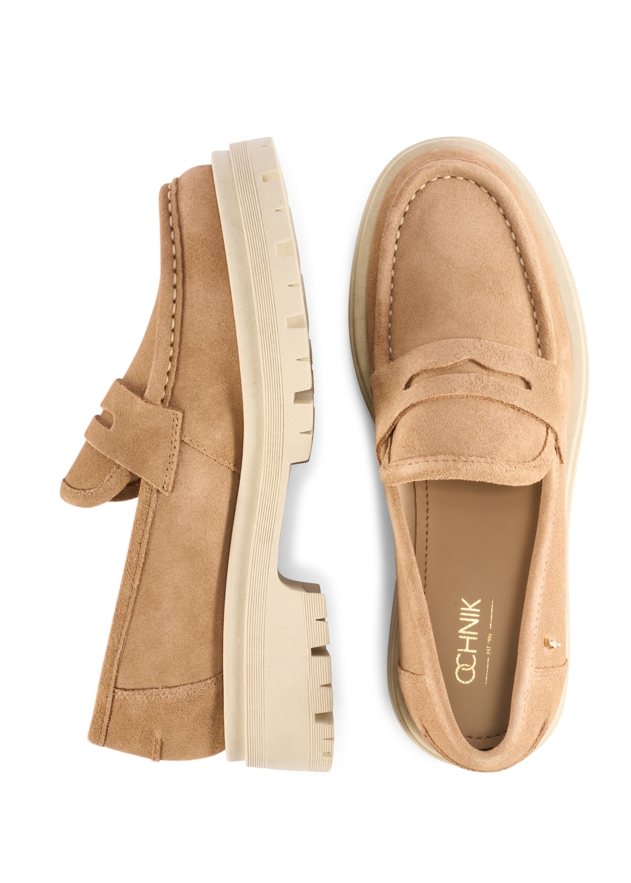 Skórzane mokasyny na platformie w kolorze beżowym BUTYD-1069-1B(W26) - widok produktu z góry, na białym tle. 