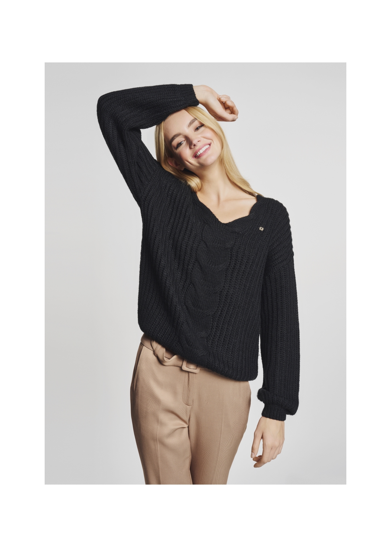 Sweter dekolt V damski SWEDT-0144-99(Z21)-02
