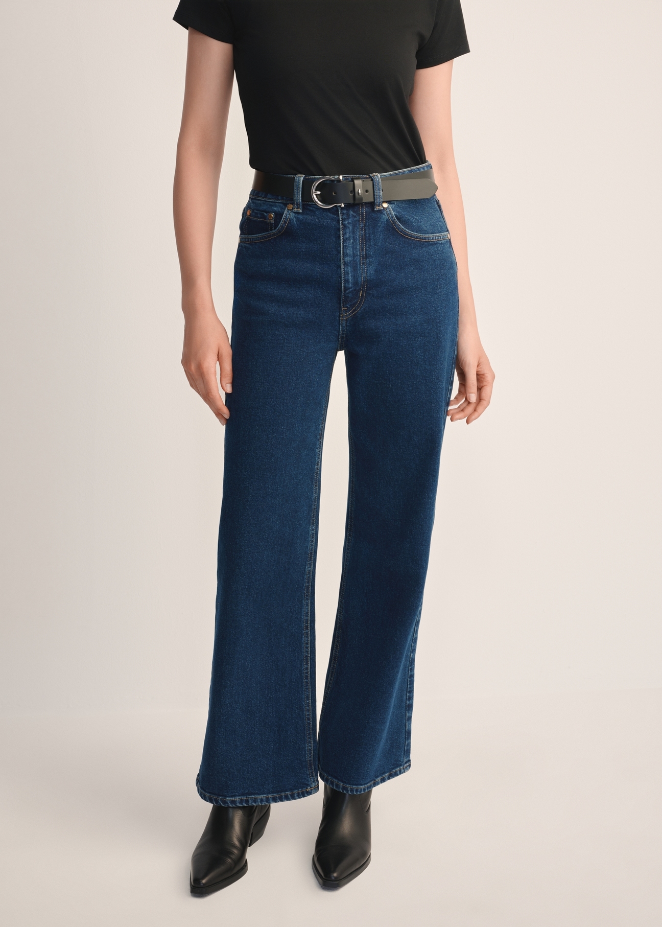 Granatowe jeansowe spodnie damskie JEADT-0013-7E(Z26)