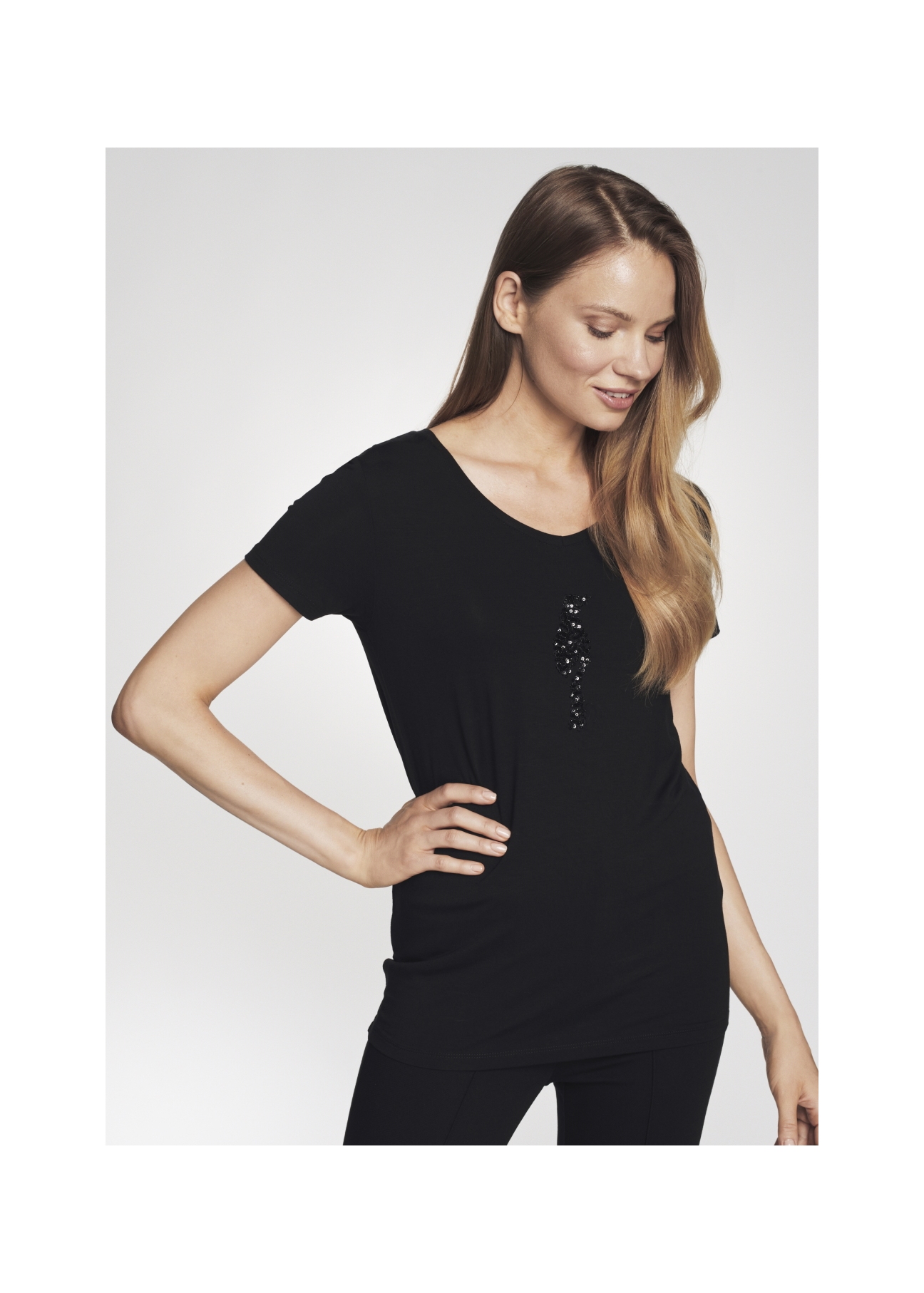 Czarny T-shirt damski z wilgą TSHDT-0080-99(Z21)-01