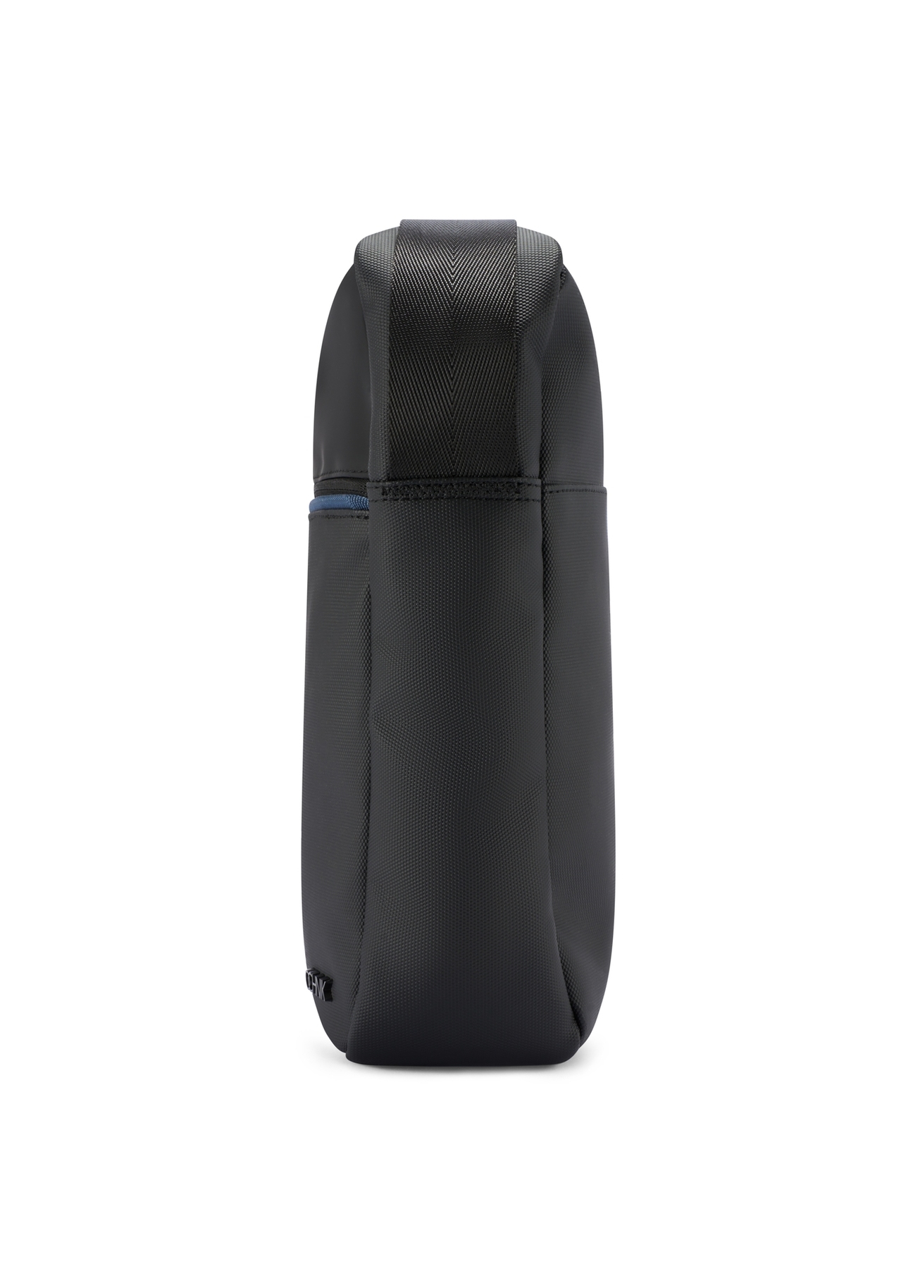 Czarna torba męska crossbody TORMN-0395-9J(W26) - widok produktu z boku, na białym tle. 