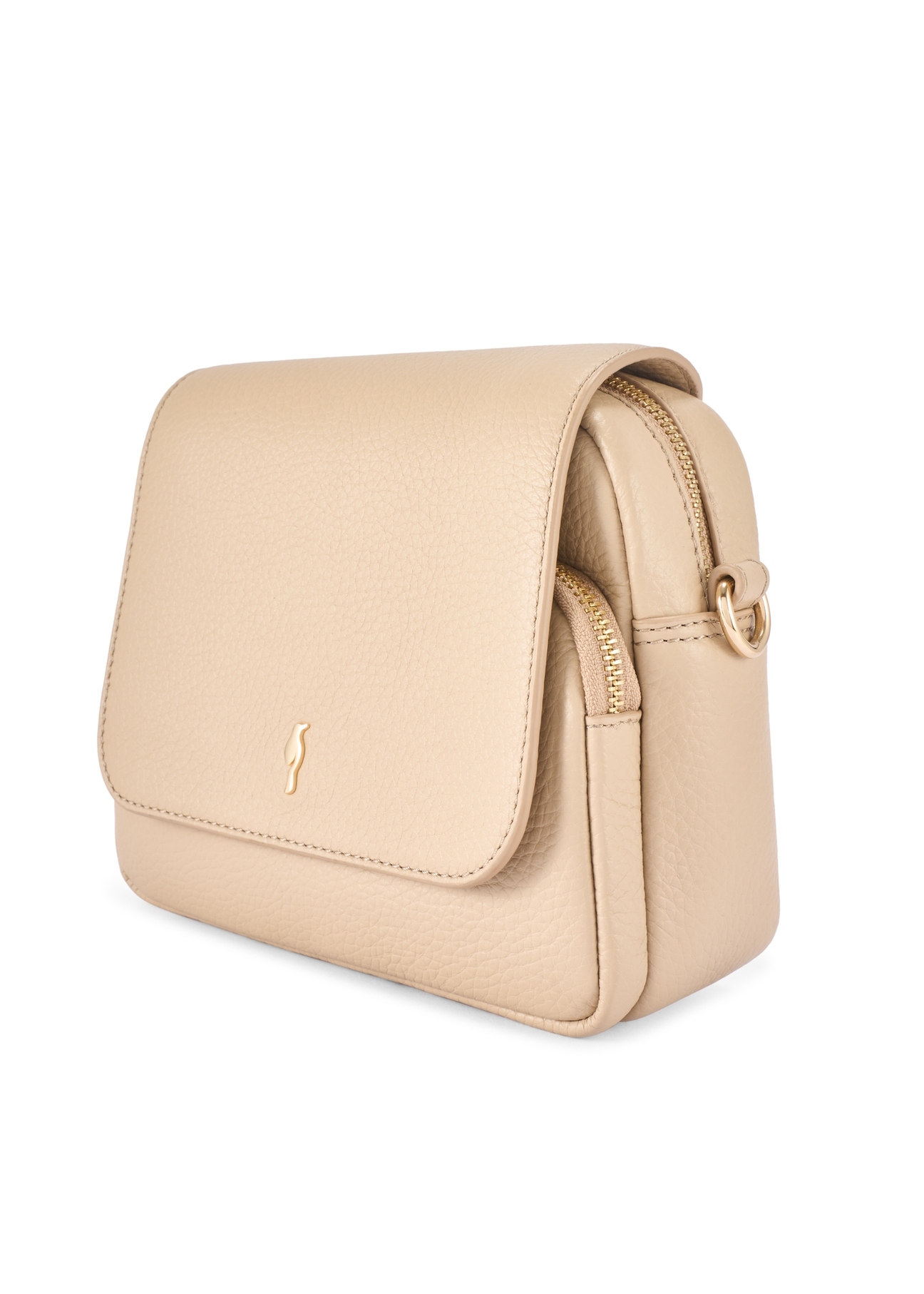 Beżowa skórzana torebka listonoszka damska TORES-0958E-1B(W26) - widok produktu po skosie, na białym tle.