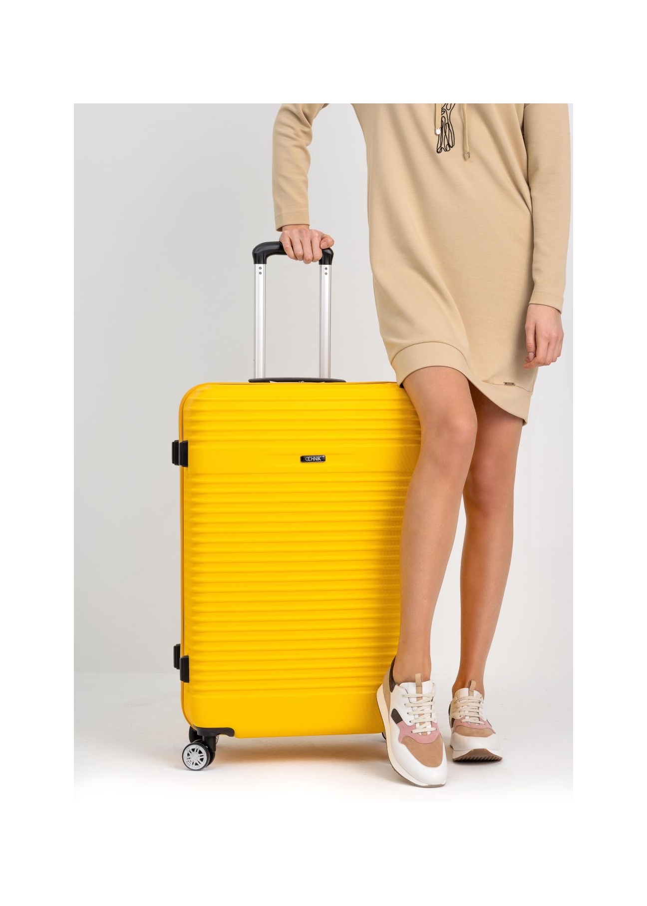 Komplet walizek na kółkach 19'/24'/28' WALAB-0040-2B(W26), widok produktu z przodu.