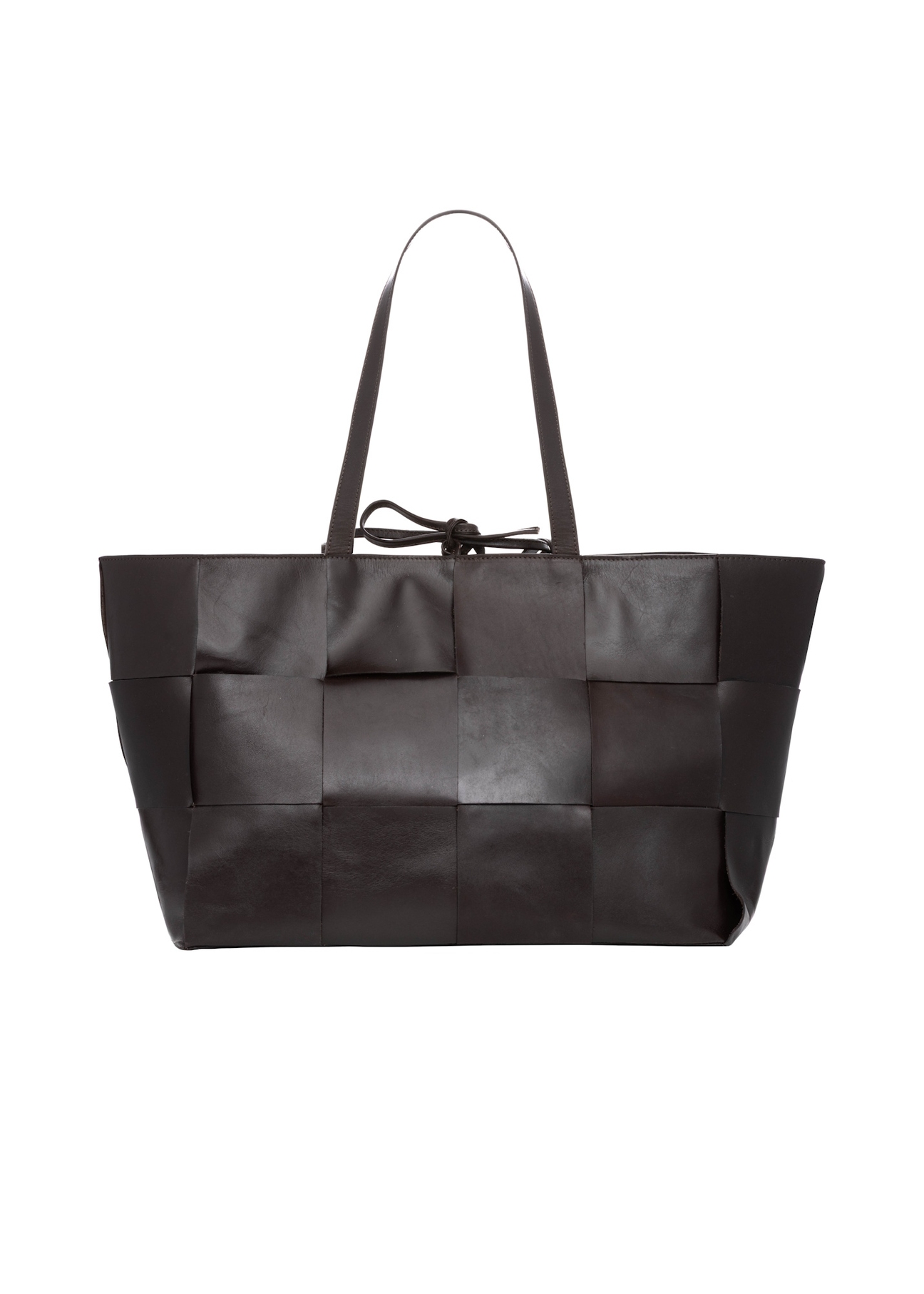 Brązowa duża skórzana torebka damska TORES-1299-1H(W26), widok produktu z tyłu na białym tle.