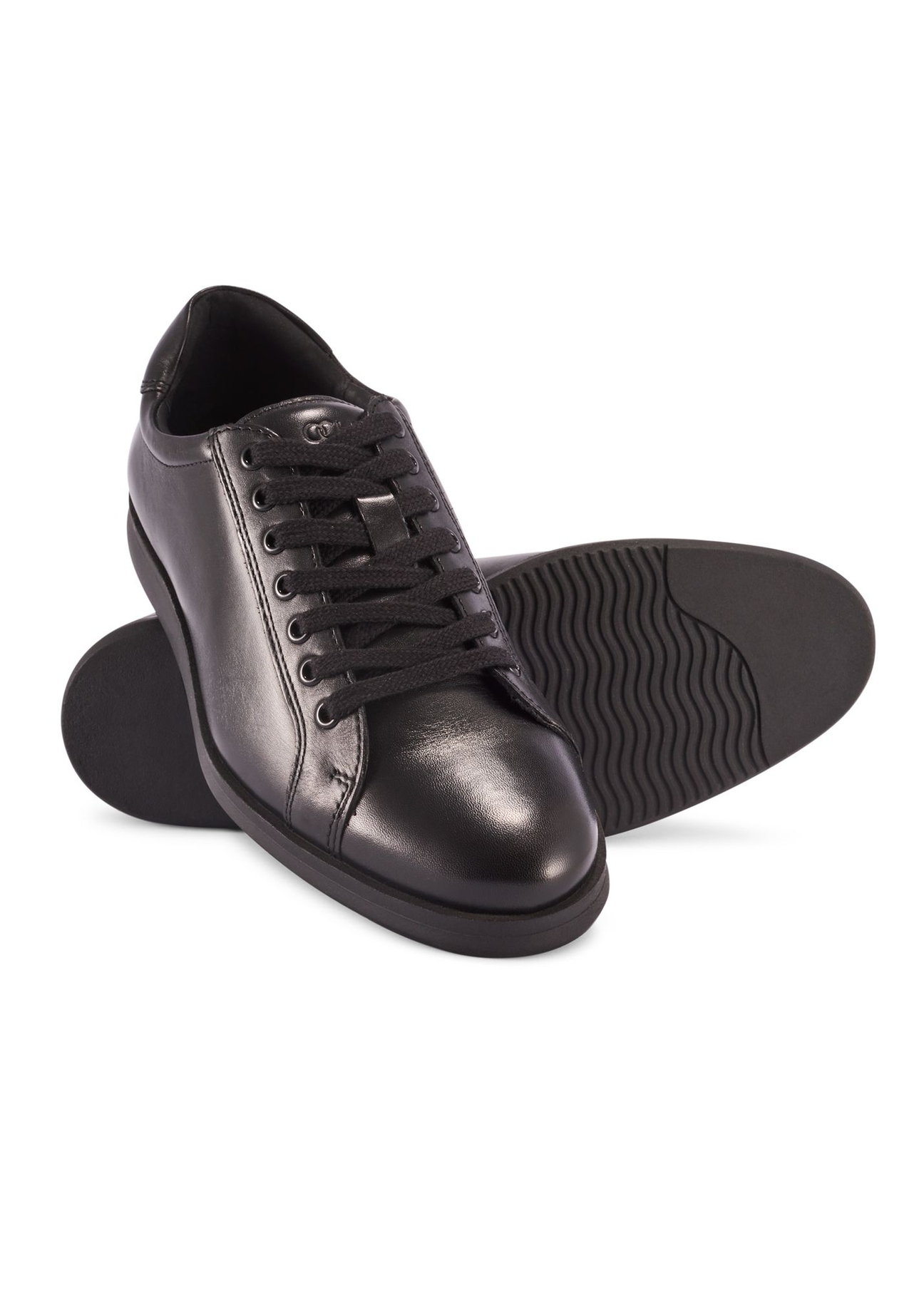Czarne skórzane buty męskie BUTYM-0513-99(Z25) - widok produktu z góry na białym tle. 