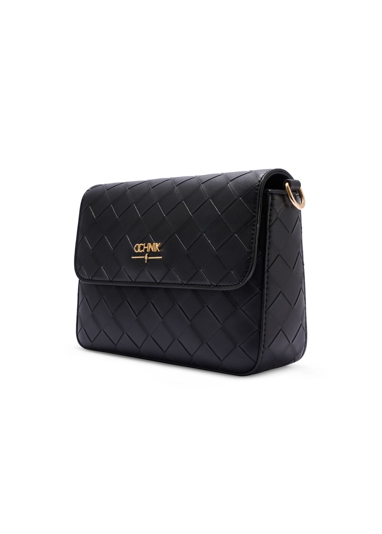 Czarna pleciona torebka damska TOREC-0767-9P(W26) - widok produktu po skosie, na białym tle. 