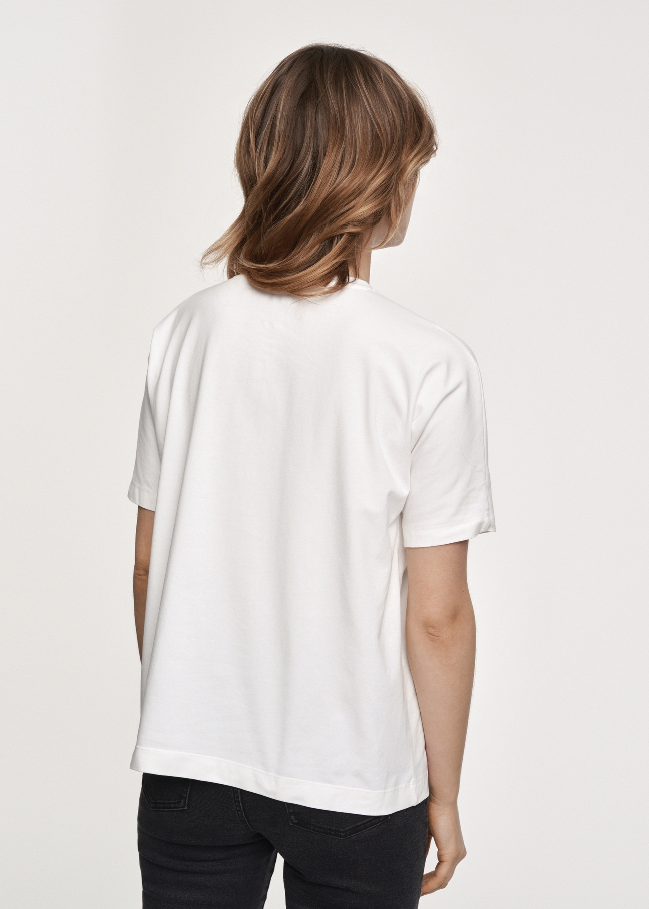 Kremowy T-shirt damski z printem TSHDT-0115-12(Z23)-03