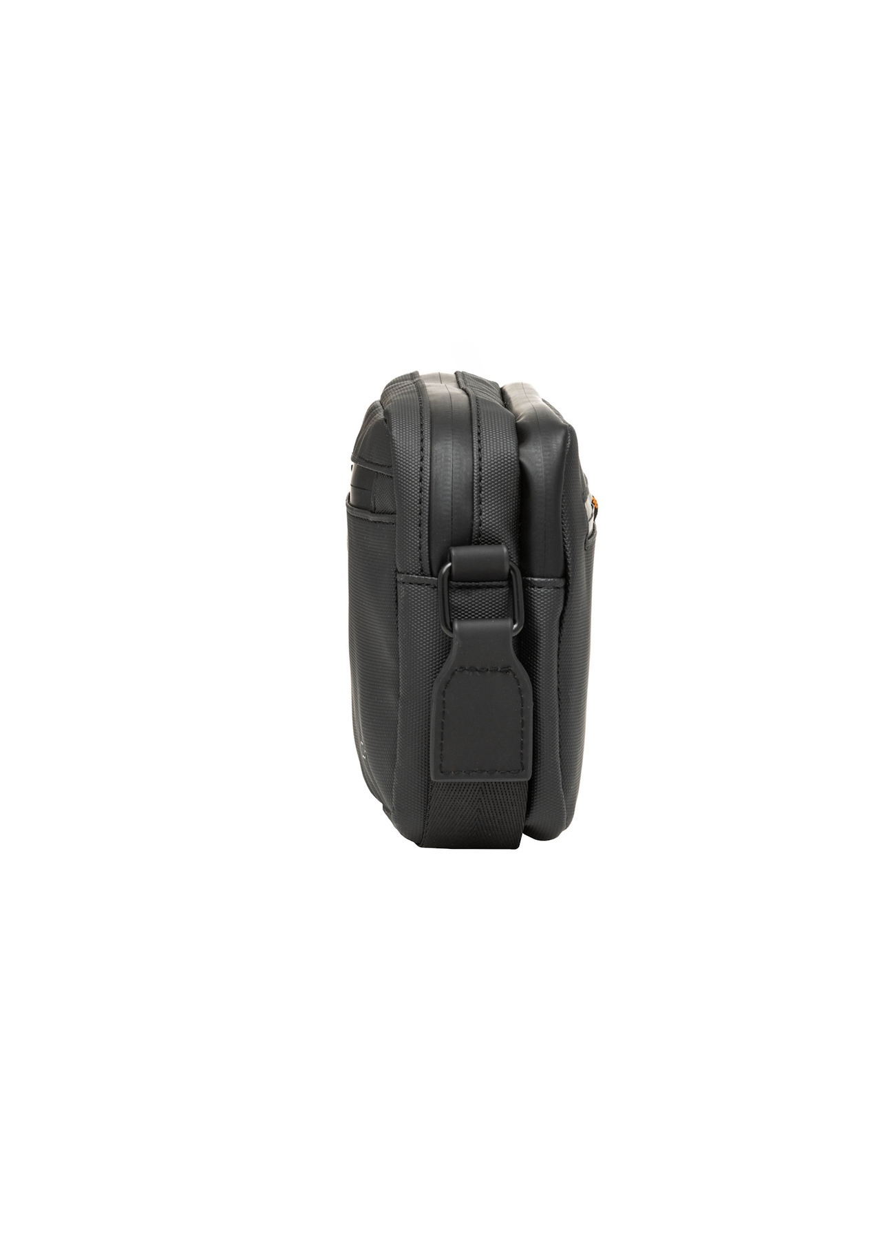 Miejska torba męska crossbody TORMN-0434-99(Z26), widok produktu z boku na jasnym tle.