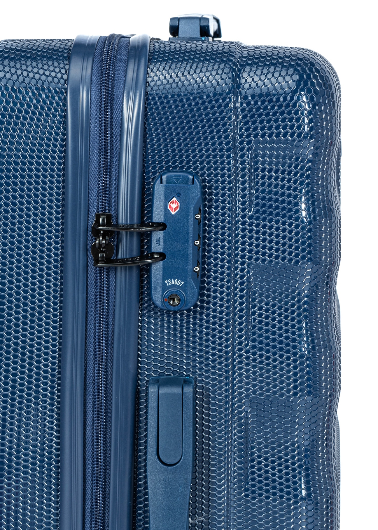 Komplet walizek na kółkach 19'/24'/28' WALPC-0015-7D(W26), widok zamka produktu na białym tle.