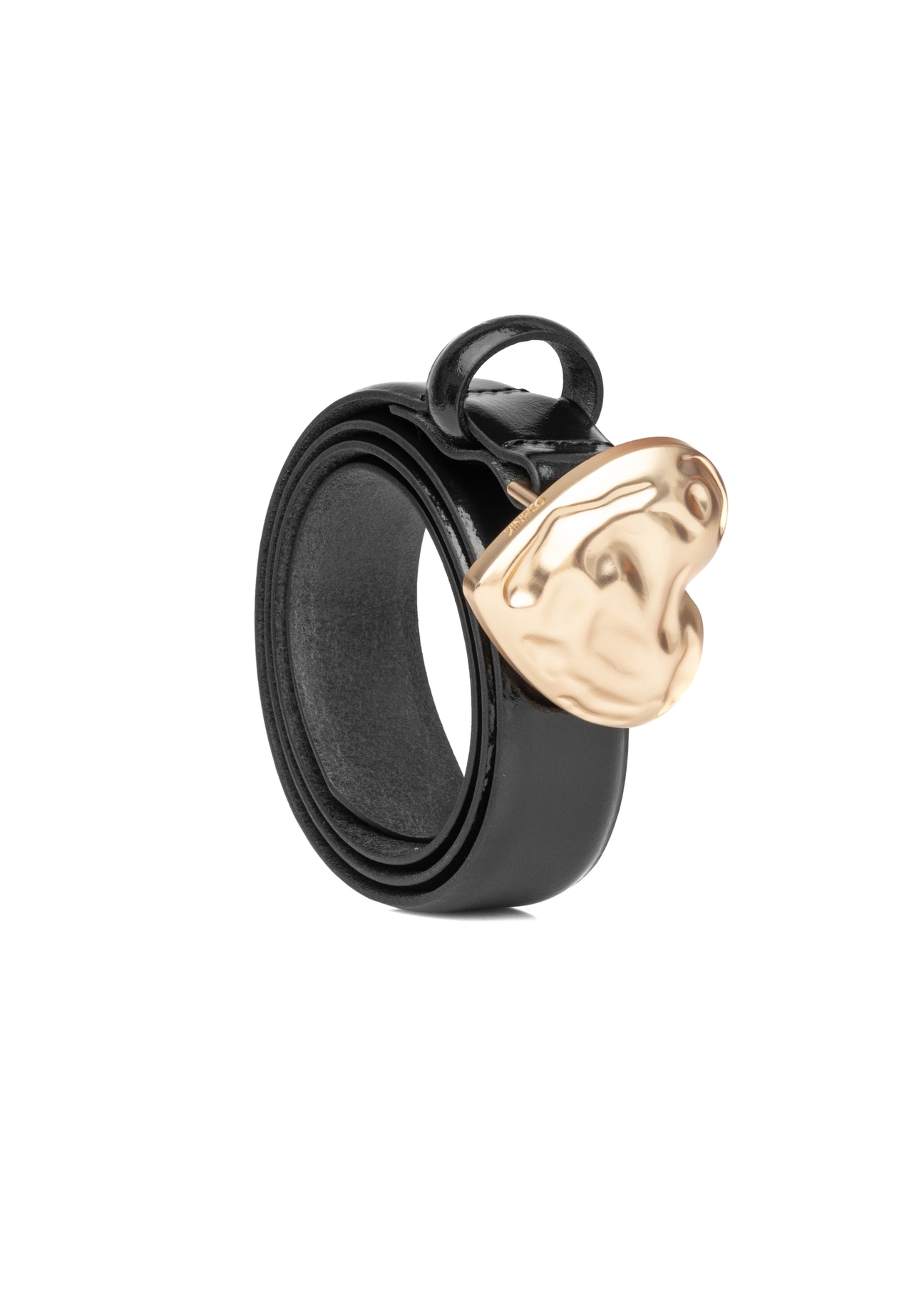 Skórzany pasek z klamrą w kształcie serca PASDS-0337-99(W26), widok produktu skosem na białym tle.