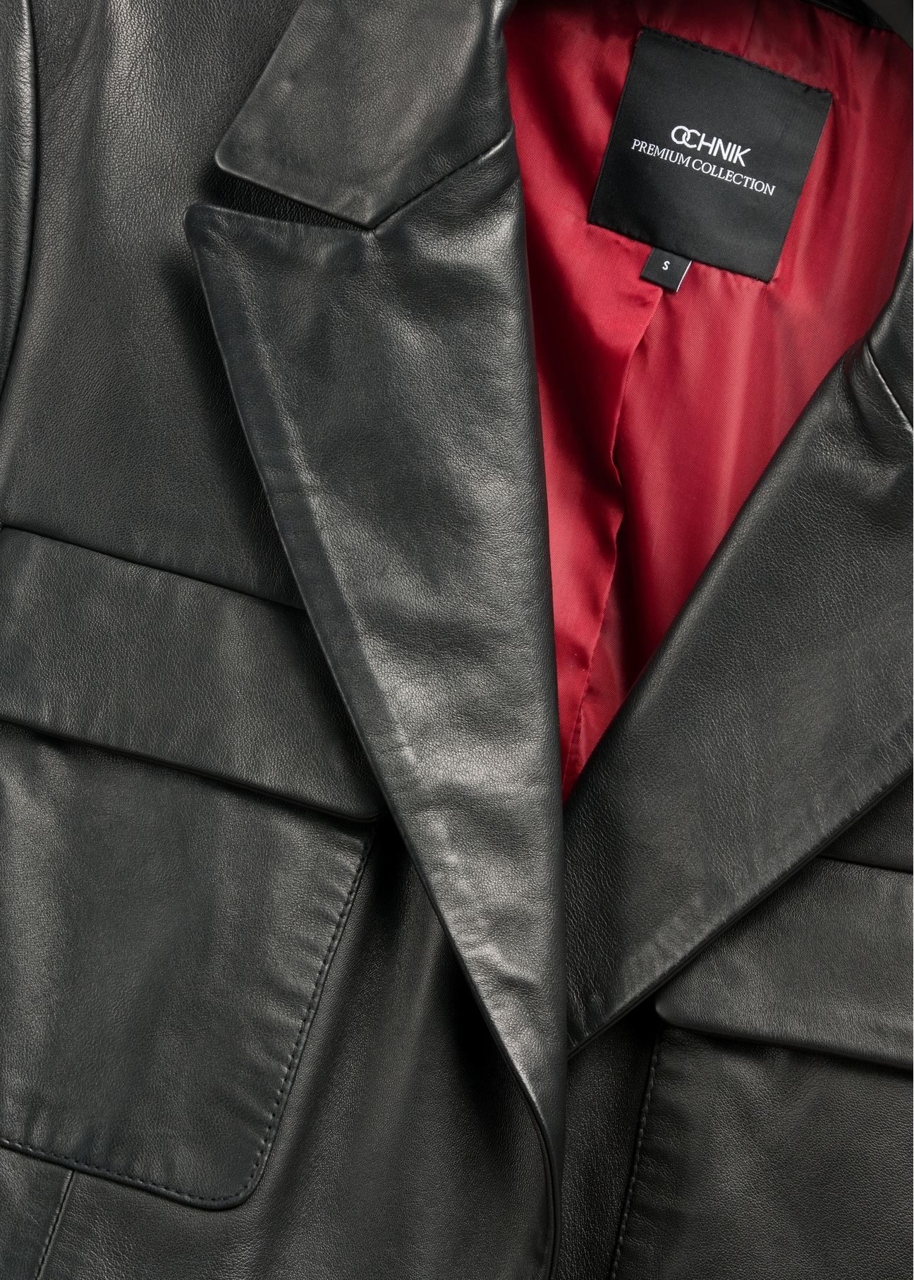 Czarna skórzana marynarka damska z paskiem KURDS-0545-99(W26)