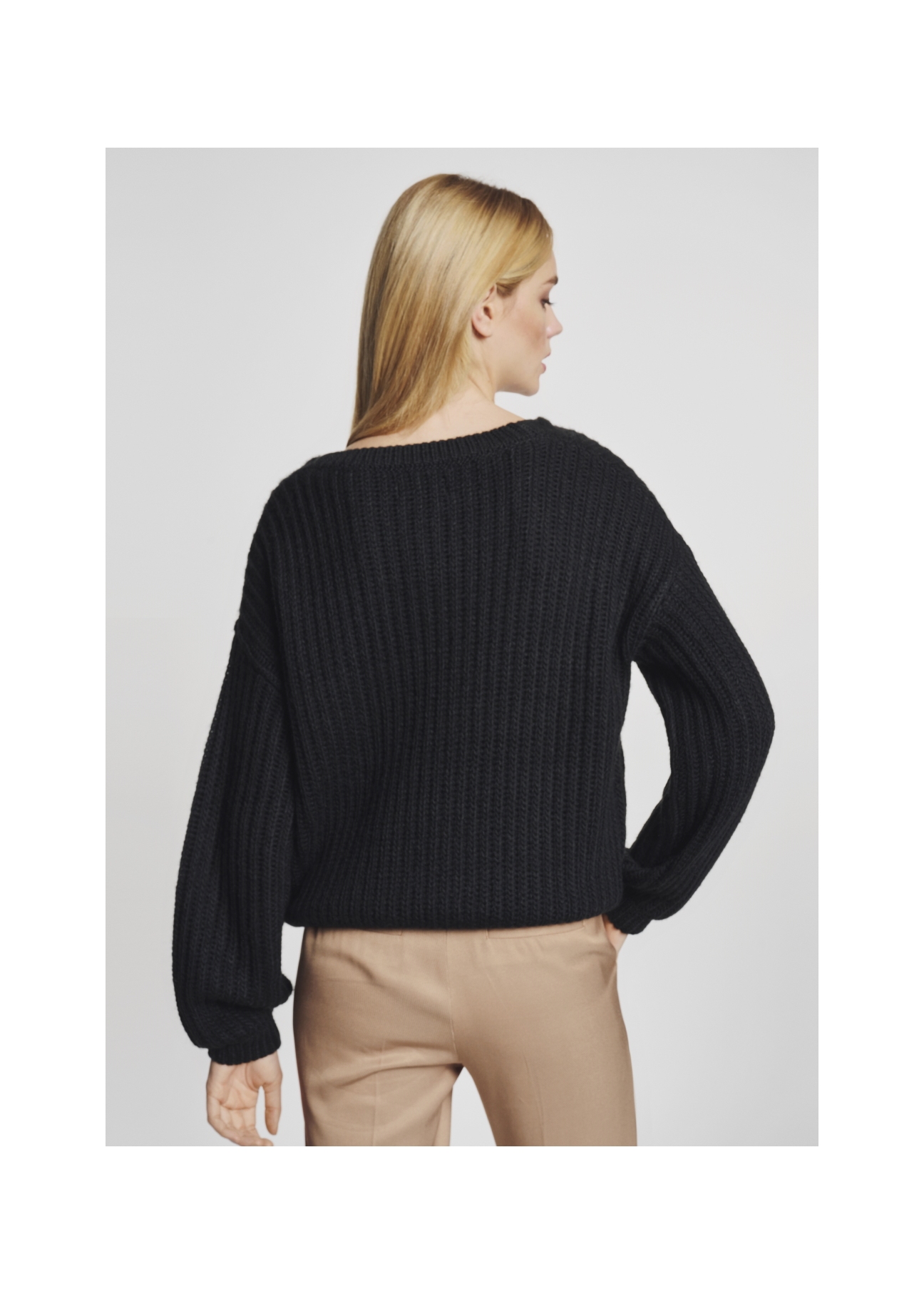 Sweter dekolt V damski SWEDT-0144-99(Z21)-04