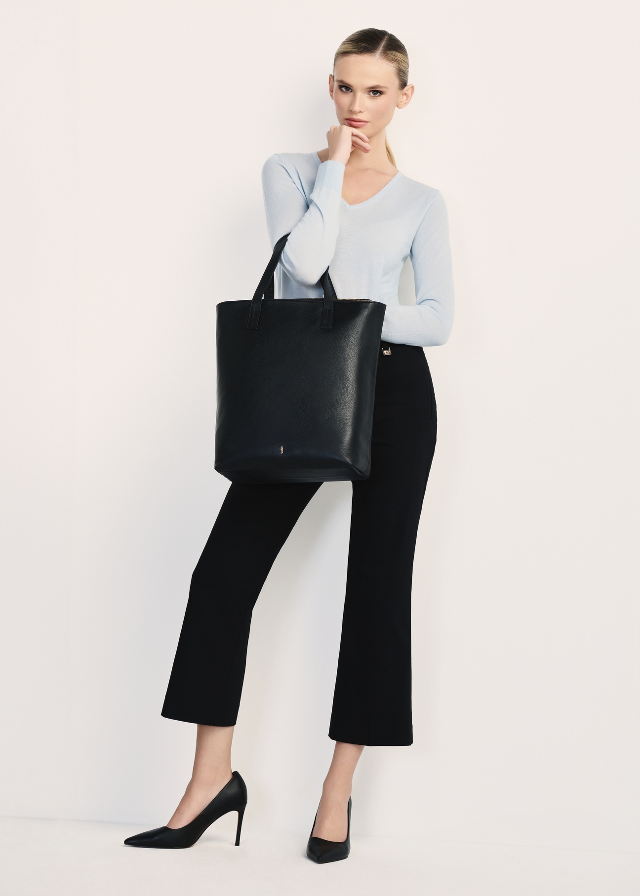 Czarna skórzana torebka shopper TORES-0850E-99(Z25)