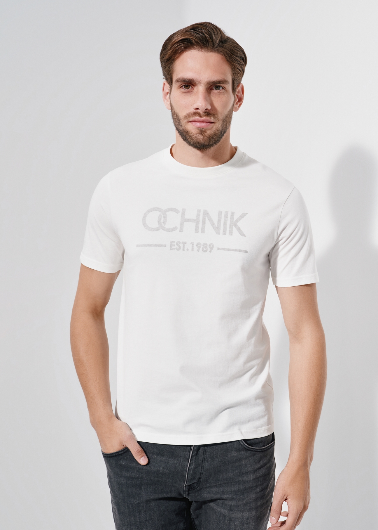 Kremowy T-shirt męski z logo TSHMT-0095-12(W24)-02
