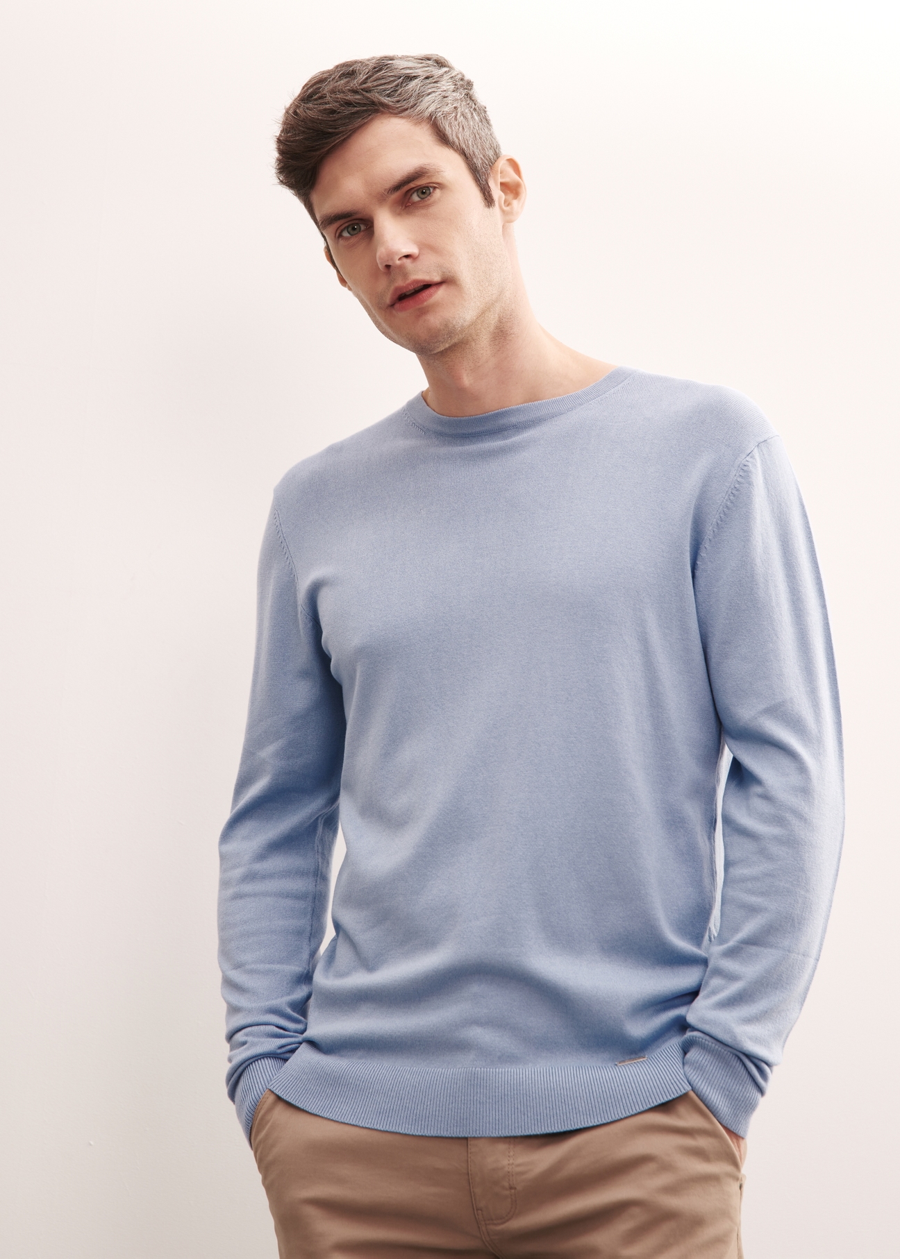 Niebieski sweter męski basic SWEMT-0127-61(W23)-01