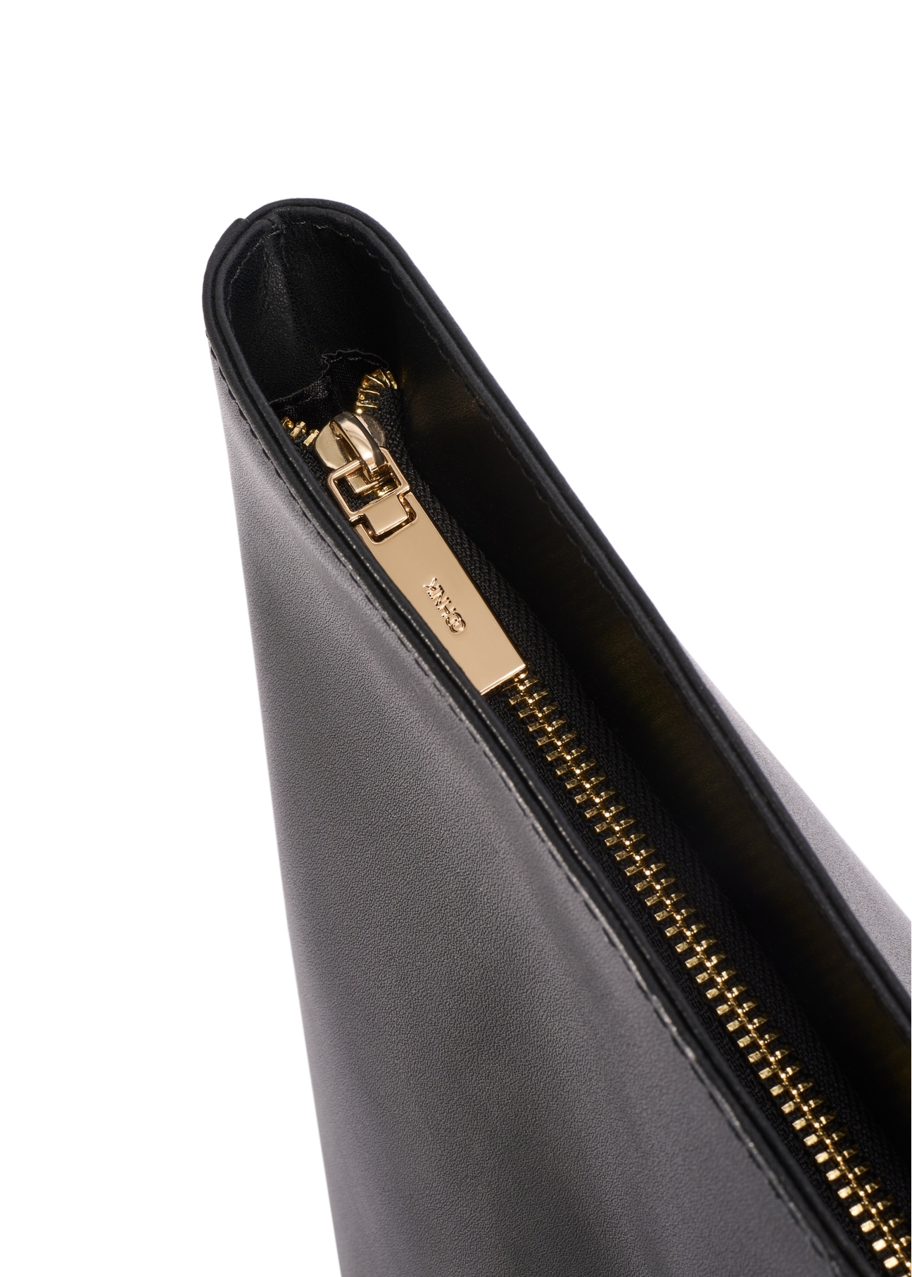 Duża skórzana torebka damska shopper TORES-1258-99(W26) - zbliżenie na detal, na białym tle.