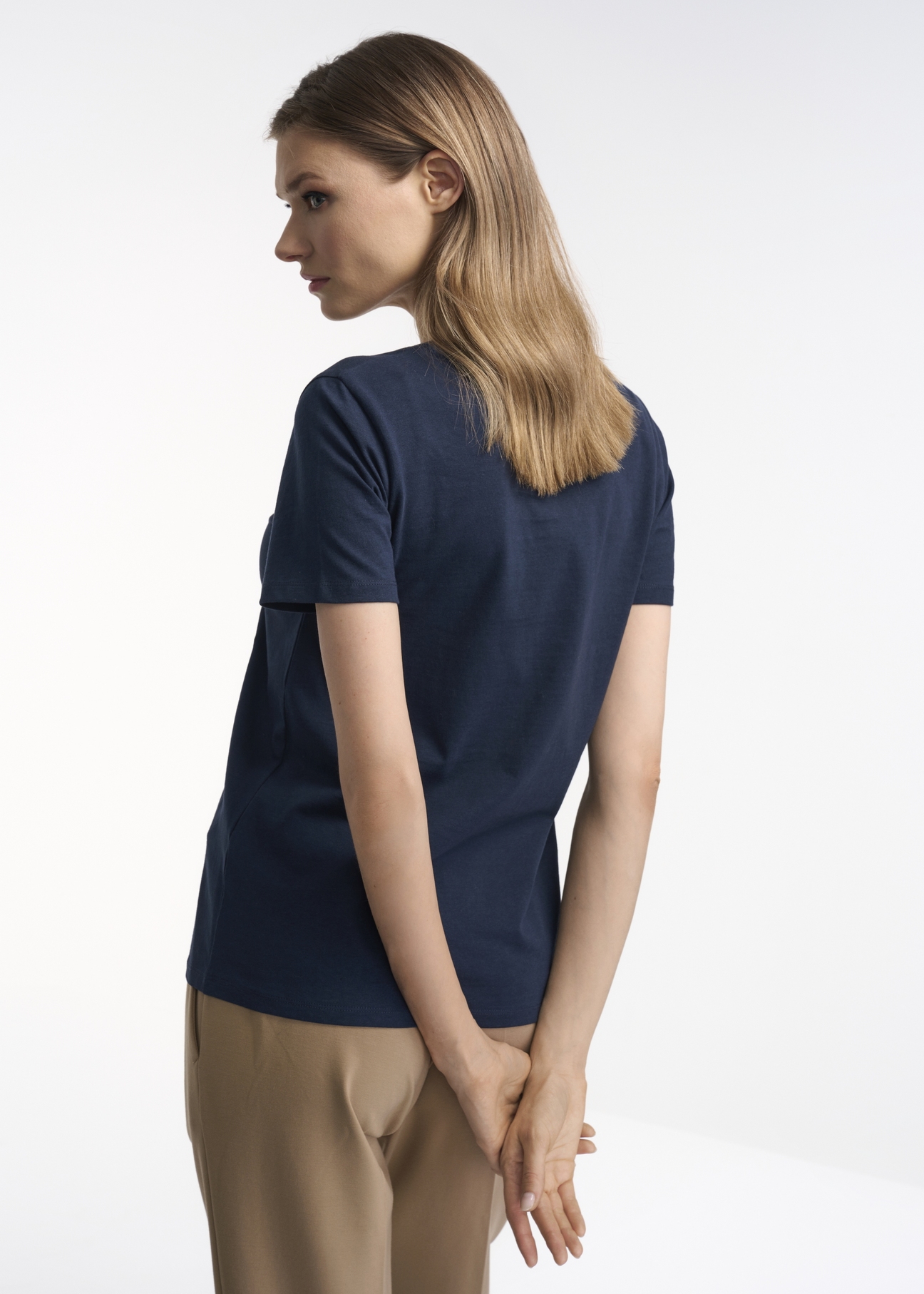 Granatowy T-shirt damski z aplikacją TSHDT-0103-69(Z22)-03