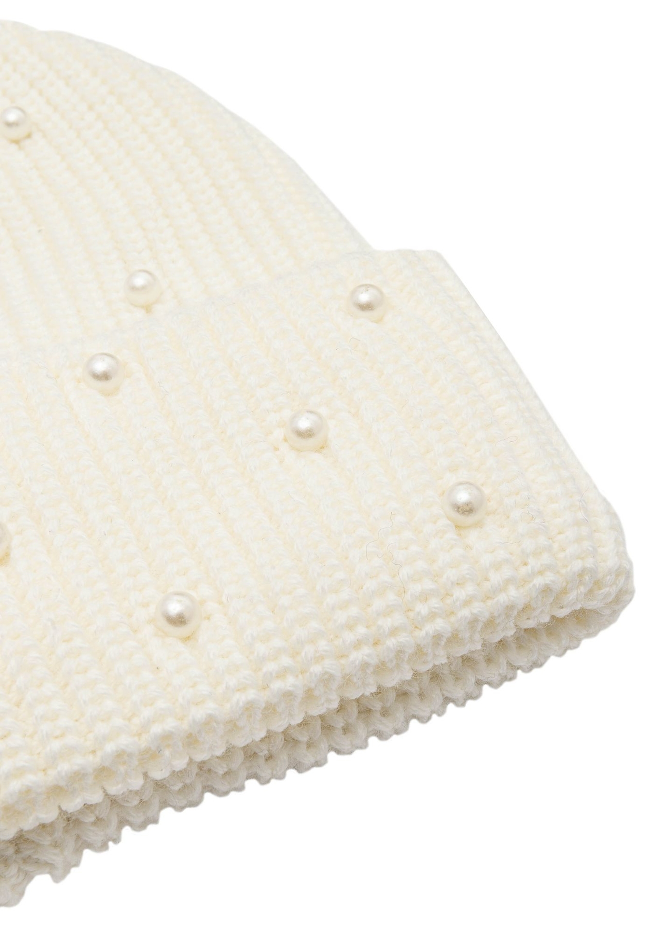 Kremowy zestaw czapka i szalik ZESDT-0011-11(Z25) - zbliżenie na detal na białym tle.