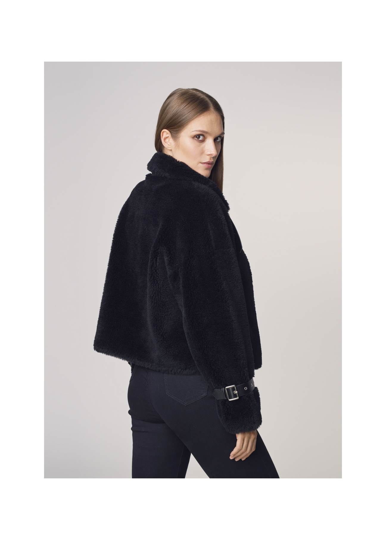 Wełniane futerko damskie oversize FUTDW-0002-99(Z21)-03