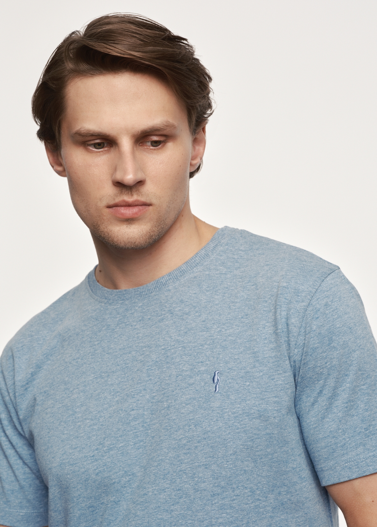 Jasnoniebieski T-shirt męski z logo TSHMT-0094-60(Z23)-01