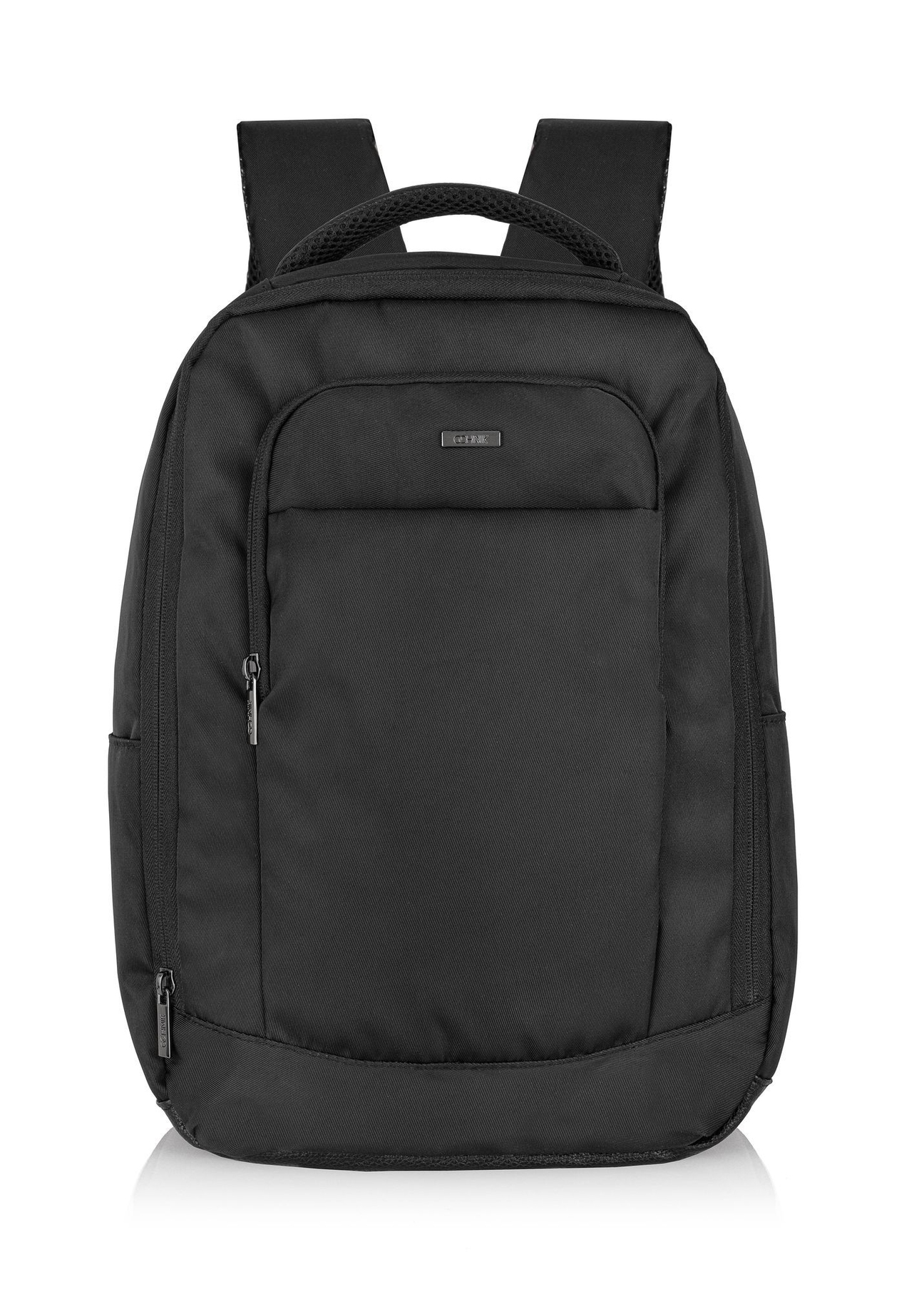 Czarny plecak PLCMN-0014A-99(Z25), widok produktu z przodu na białym tle.