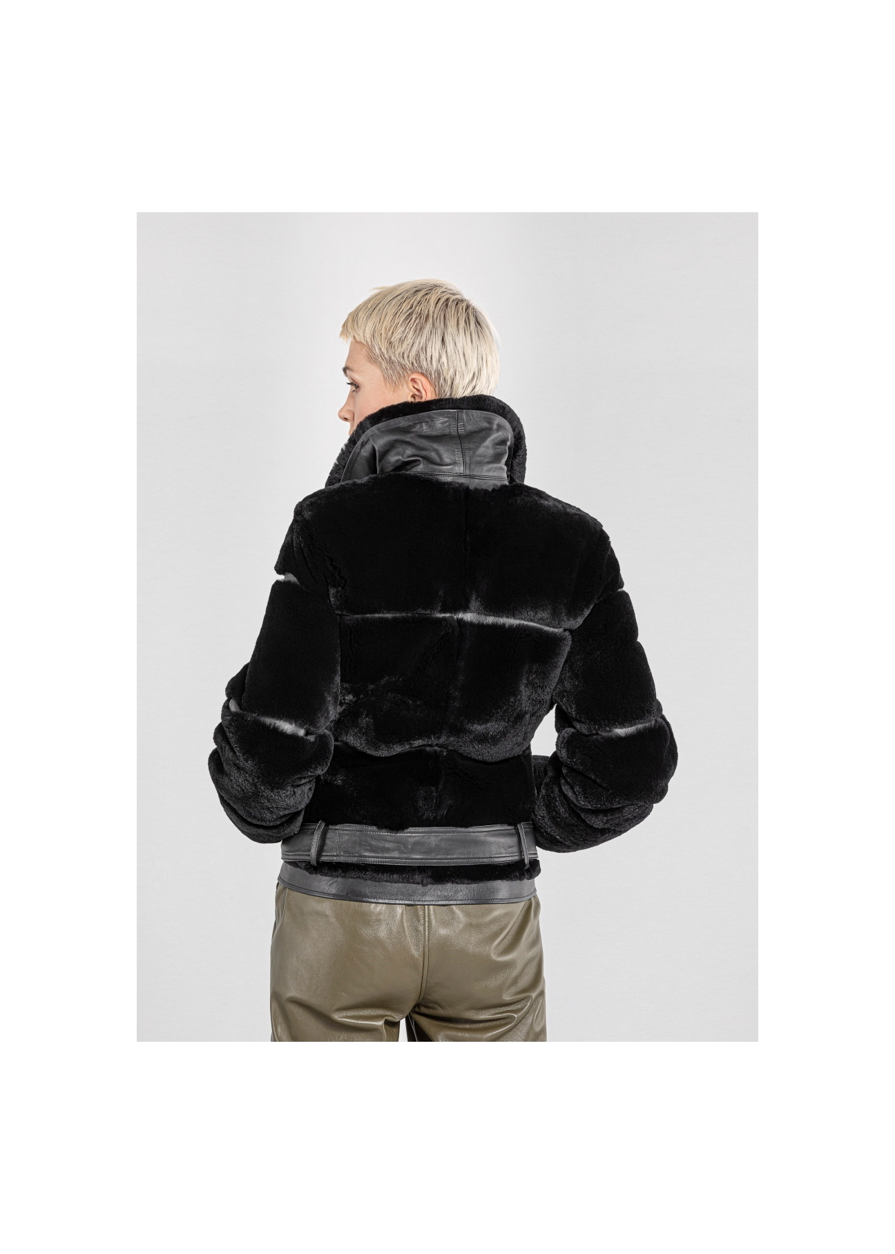 Krótkie czarne futro damskie naturalne FUTDF-0075-0985(Z20)-02