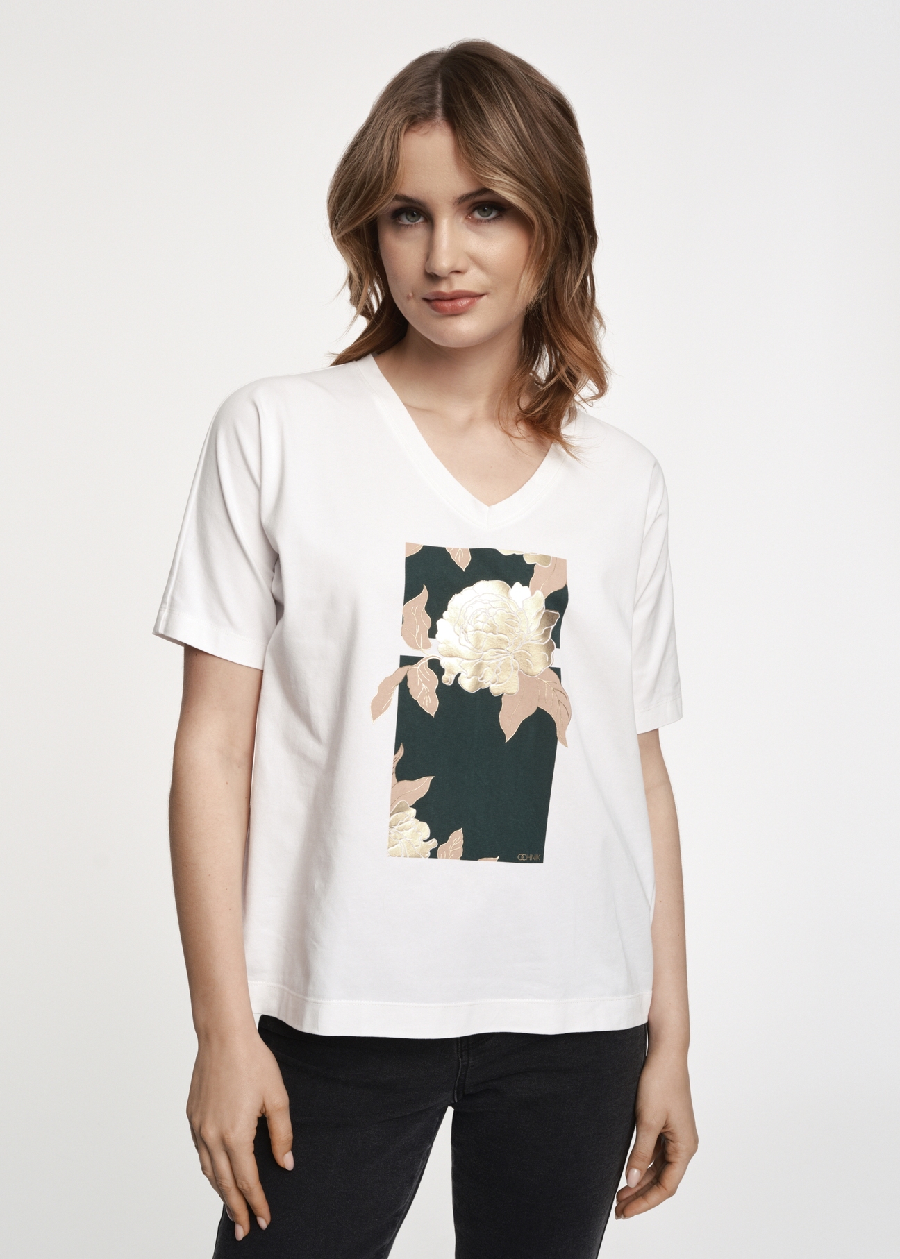 Kremowy T-shirt damski z printem TSHDT-0115-12(Z23)-02