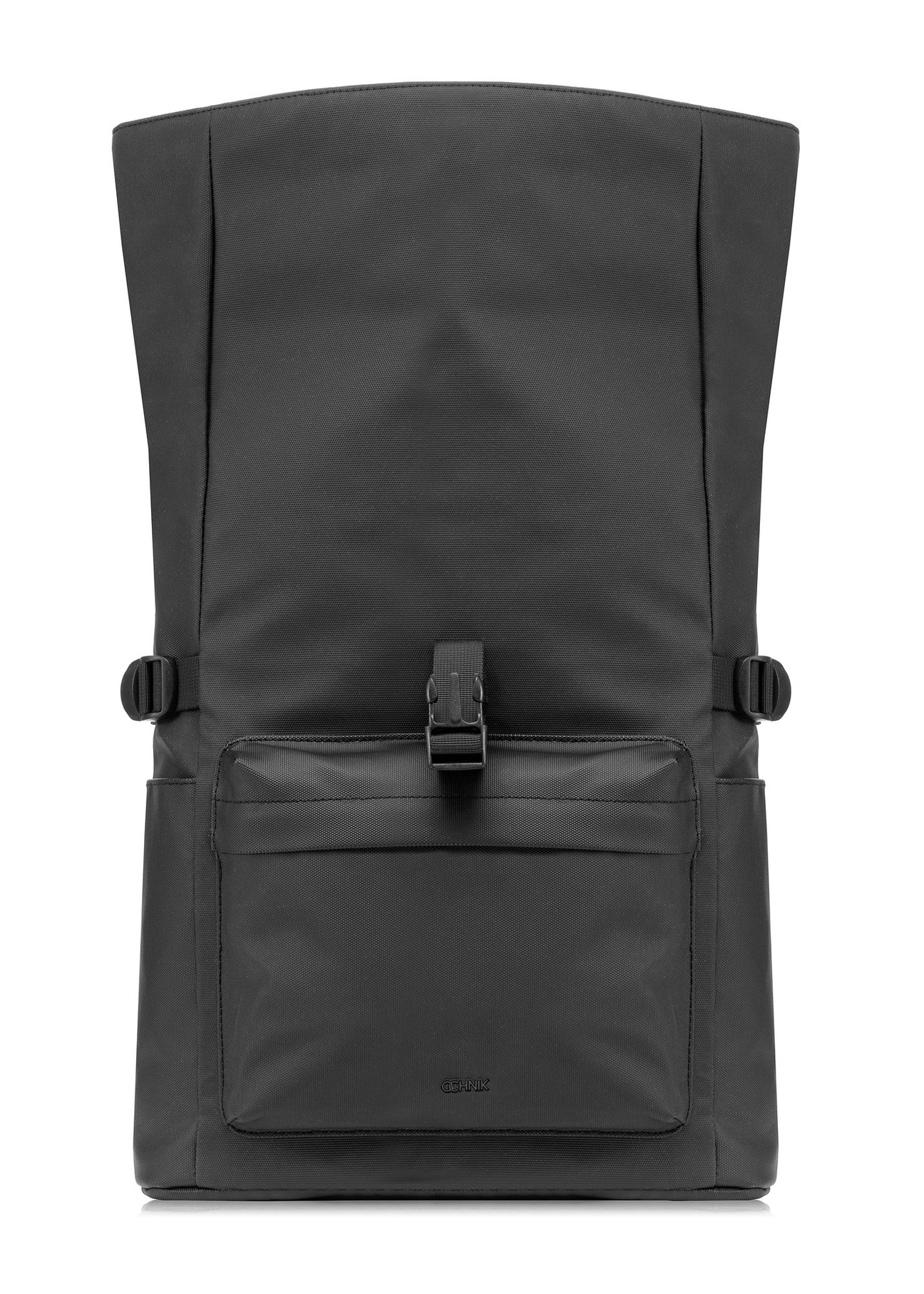 Czarny duży plecak PLCMN-0015-99(Z25), widok produktu przodem otwartego na białym tle.
