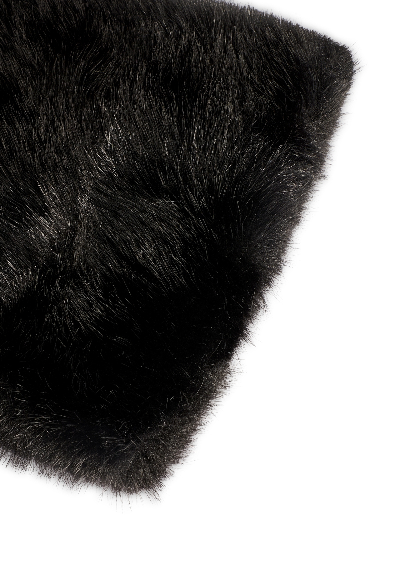 Czarny zimowy szalik damski SZADF-0035-99(Z25)- zbliżenie na detal, na białym tle.