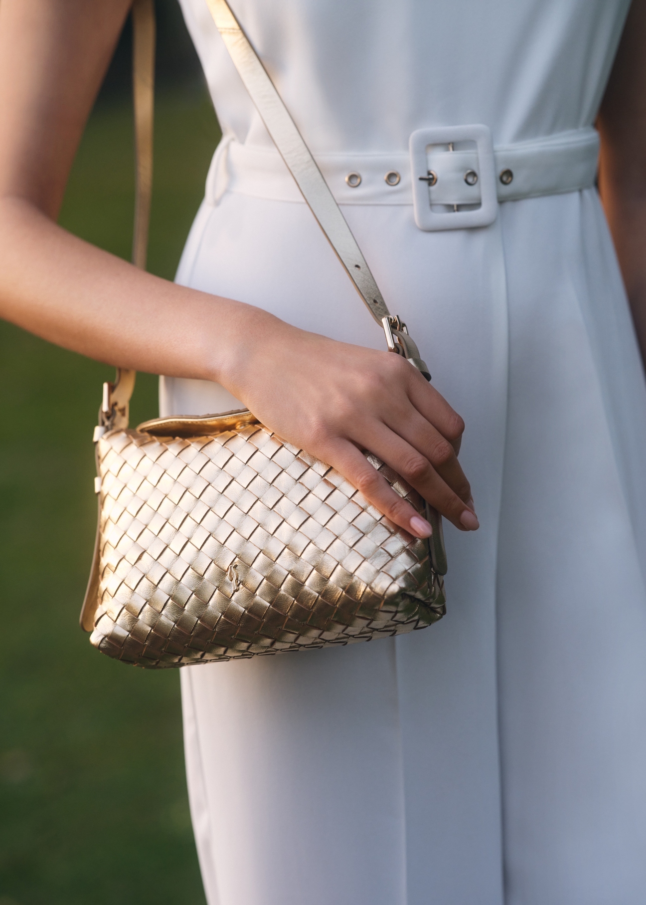 Złota skórzana pleciona torebka damska TORES-1292-2X(W26)