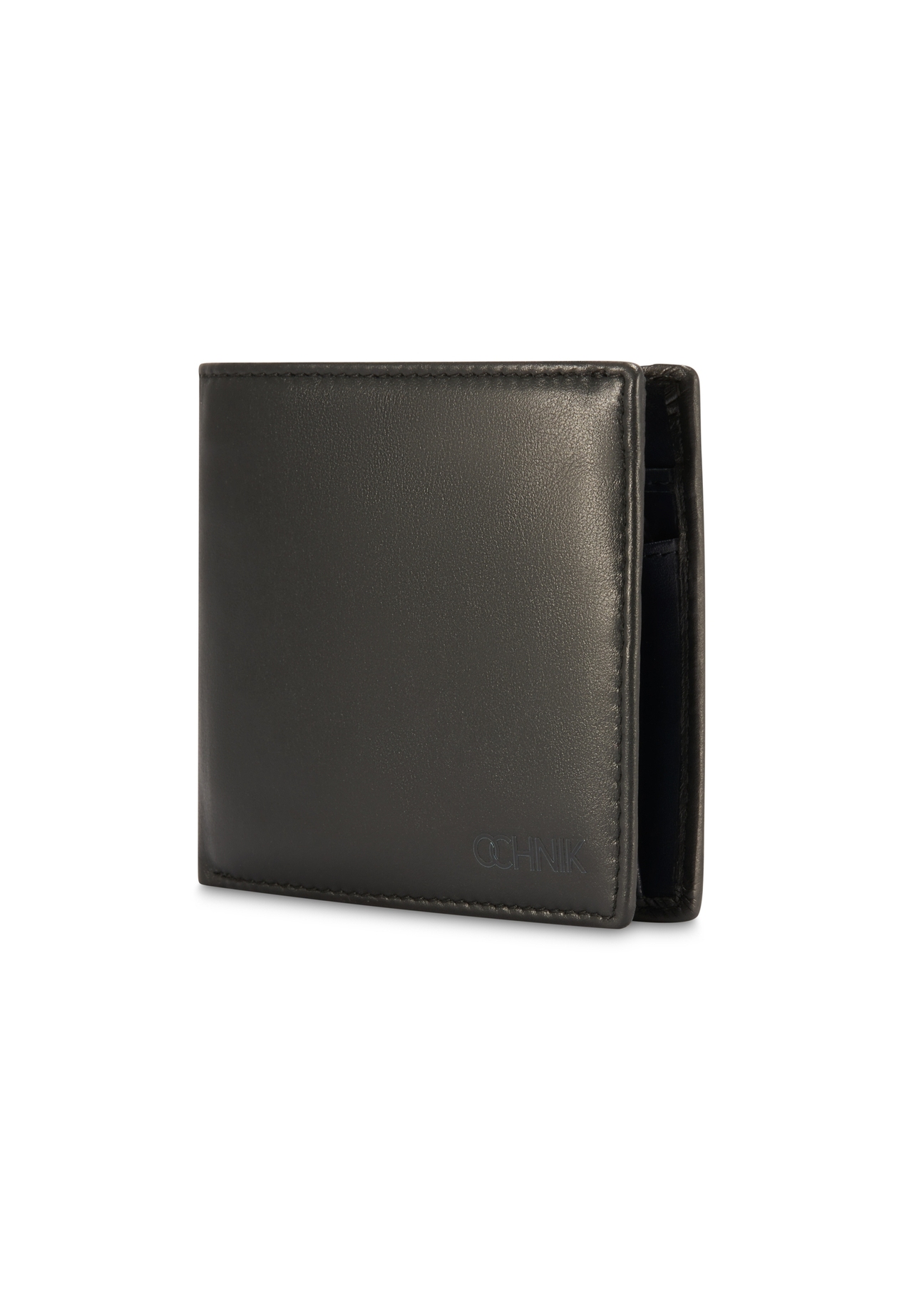 Czarny skórzany portfel męski PORMS-0627A-98(Z25), widok produktu skosem na białym tle.