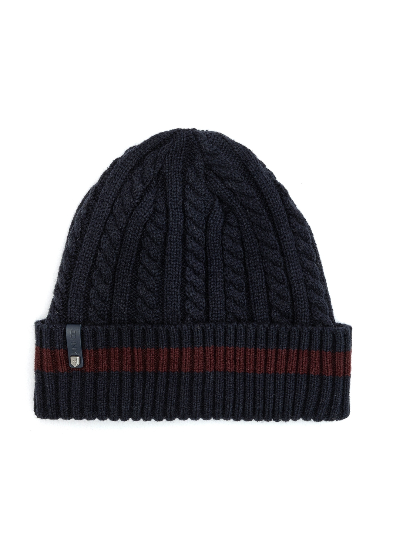 Granatowa czapka męska CZAMT-0086-69(Z25), widok produktu od przodu na białym tle.