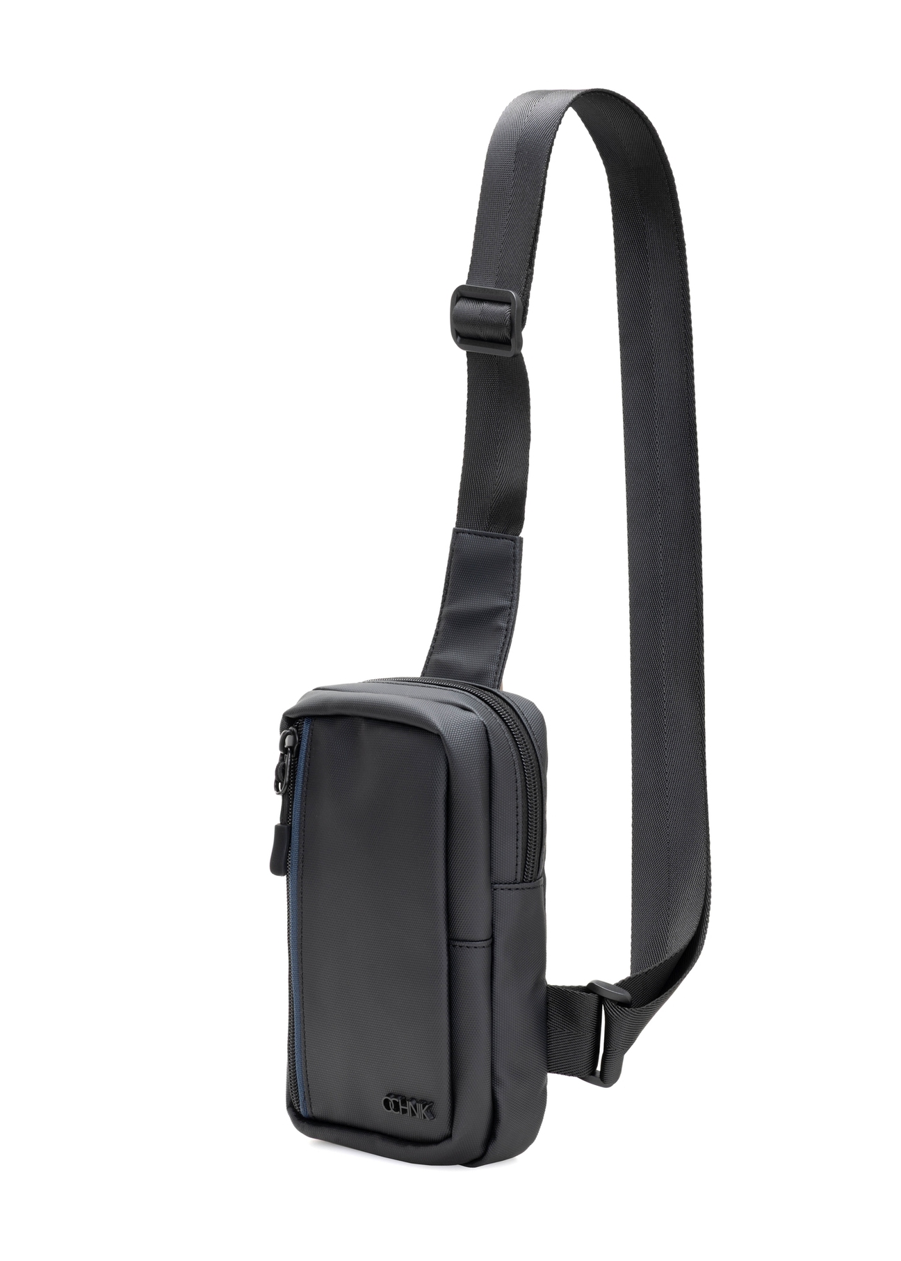 Czarna męska saszetka na ramię TORMN-0393-9J(W26) - widok produktu po skosie, na białym tle. 