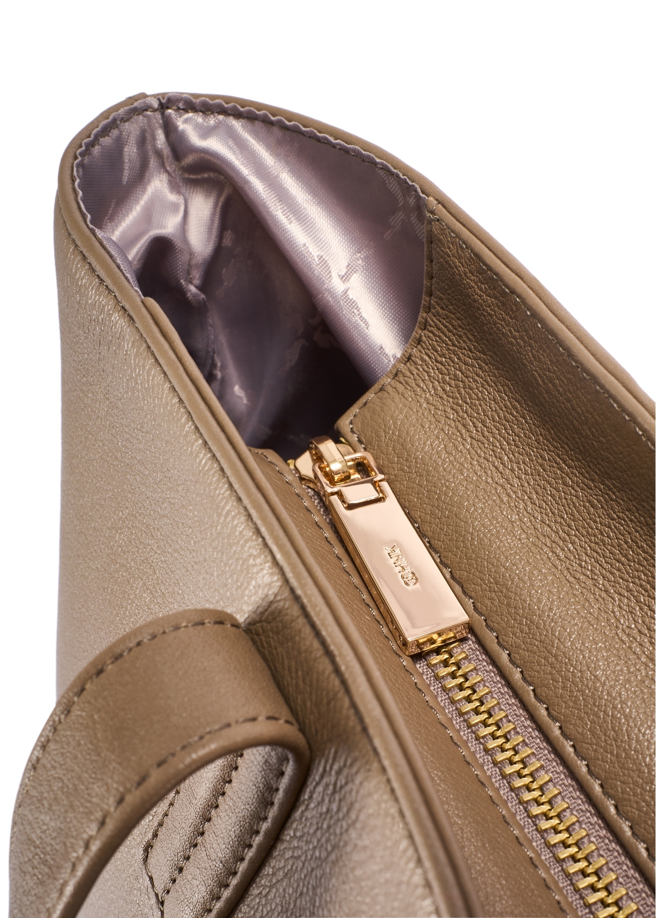 Duża beżowa torebka damska shoppper TORES-0850F-1K(W26) - zbliżenie na detal, na białym tle. 