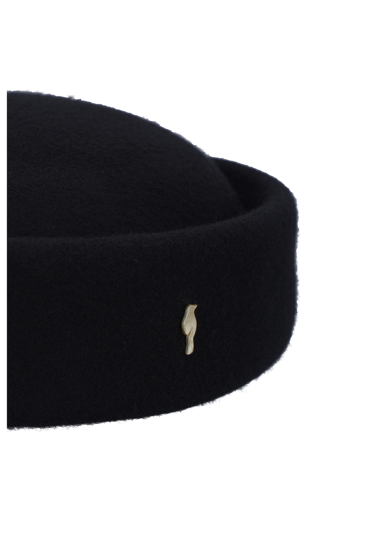 Czapka damska w stylu toczka CZADT-0235-99(Z26) - zbliżenie na detal, na białym tle. 