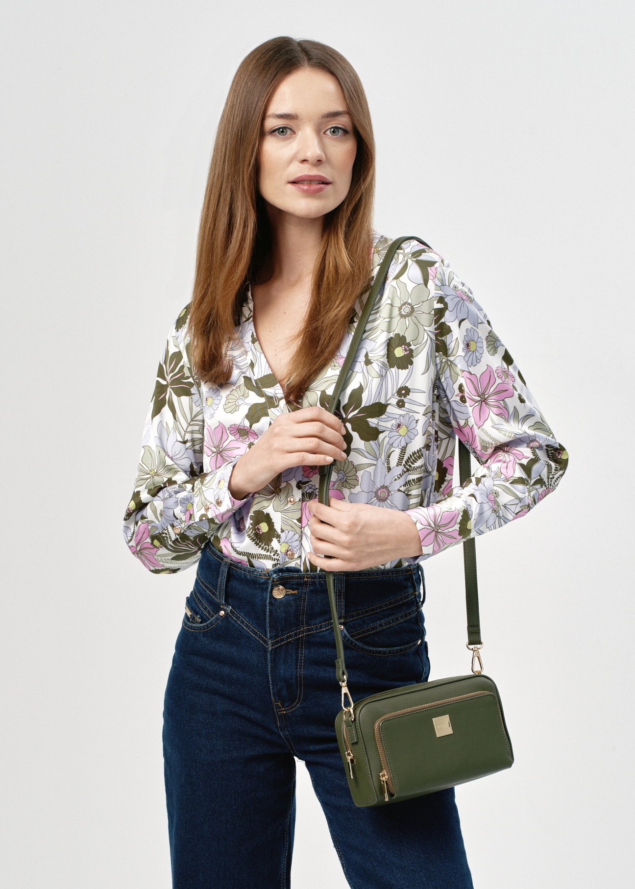 Mała torebka cross body w kolorze khaki TOREC-0904-55(W24)-07