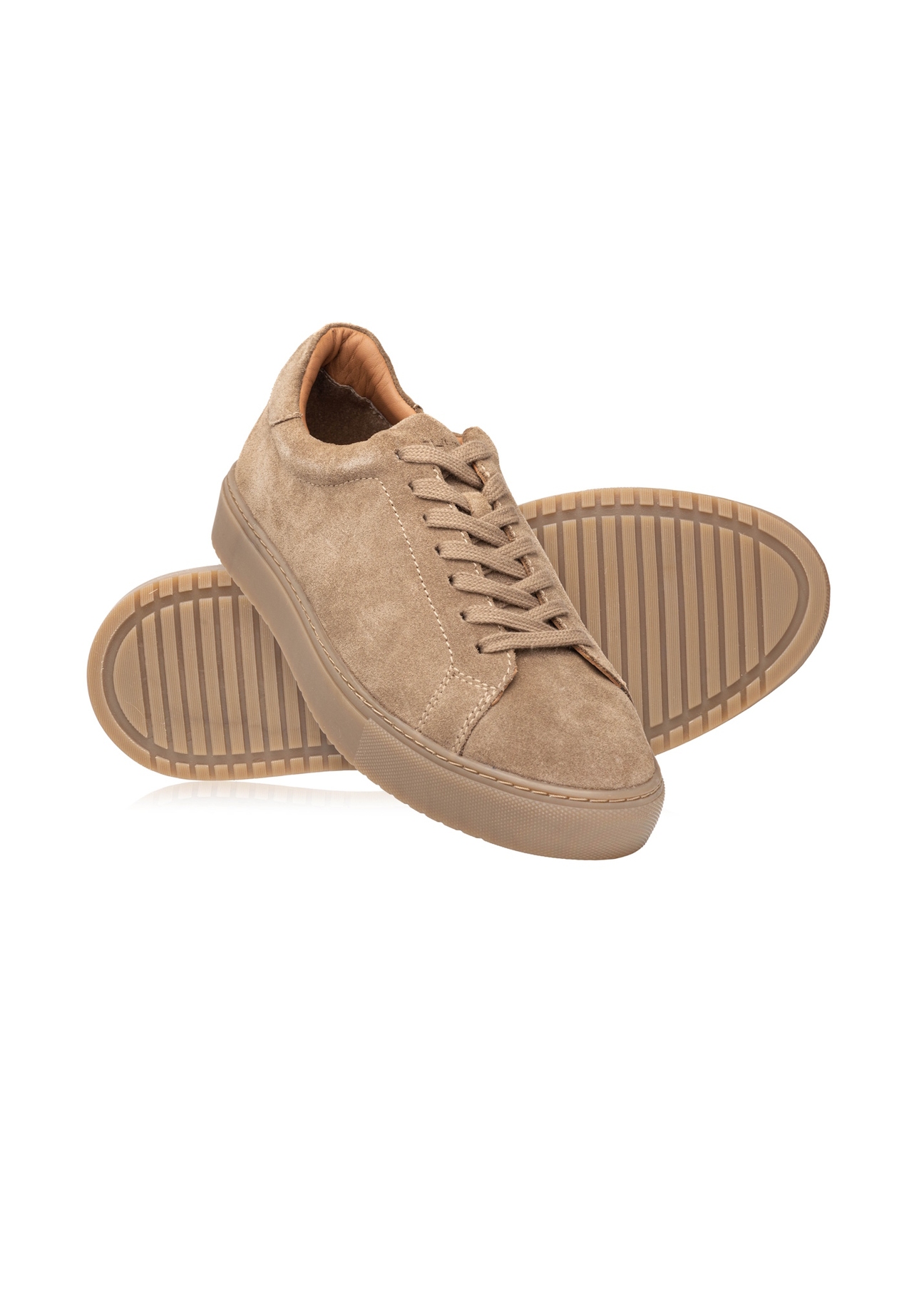 Skórzane buty męskie w kolorze chłodnego beżu BUTYM-0503A-1K(W26), widok produktu skosem na białym tle.