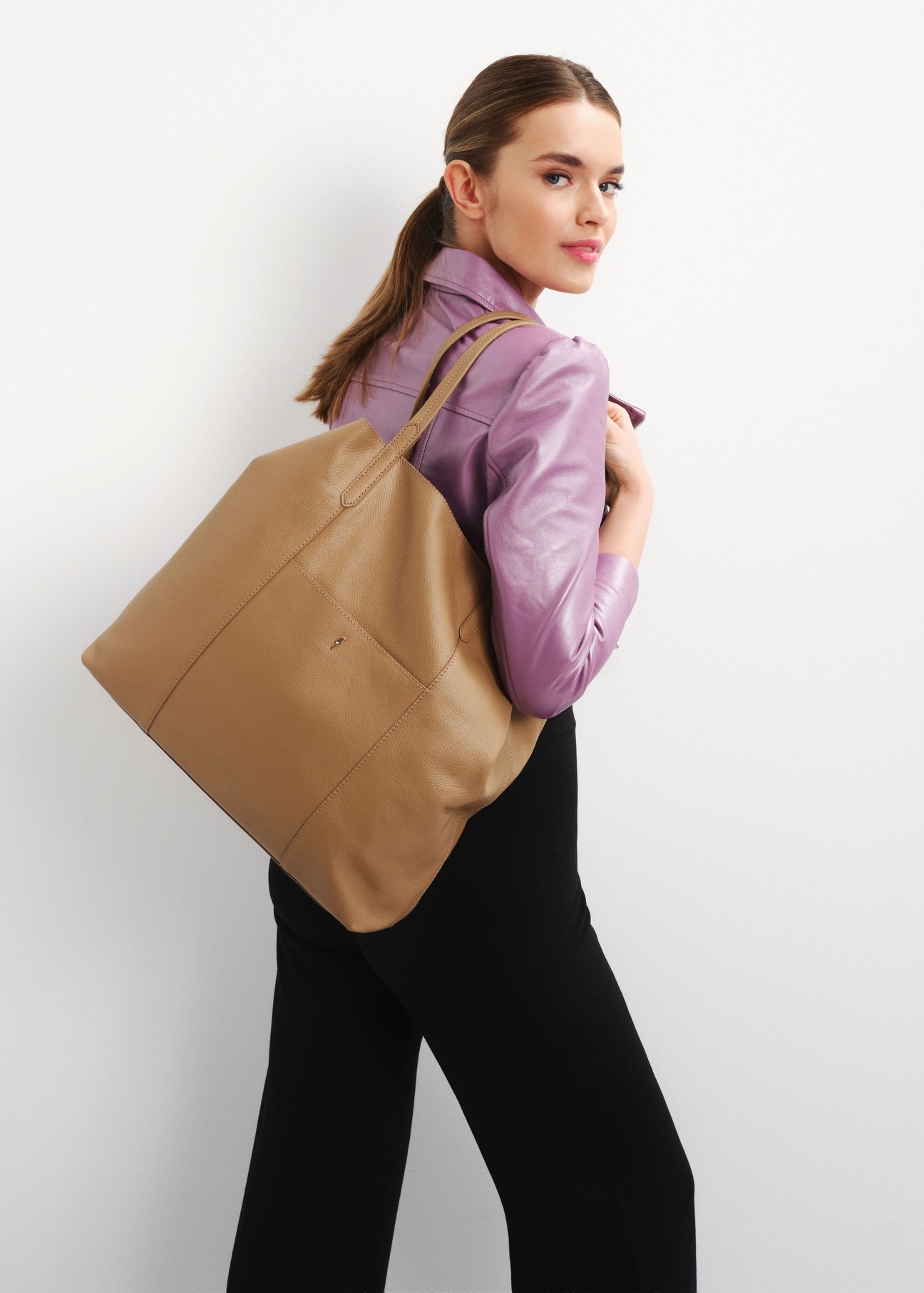 Skórzana torebka damska shopper TORES-0899-81(W23)-07