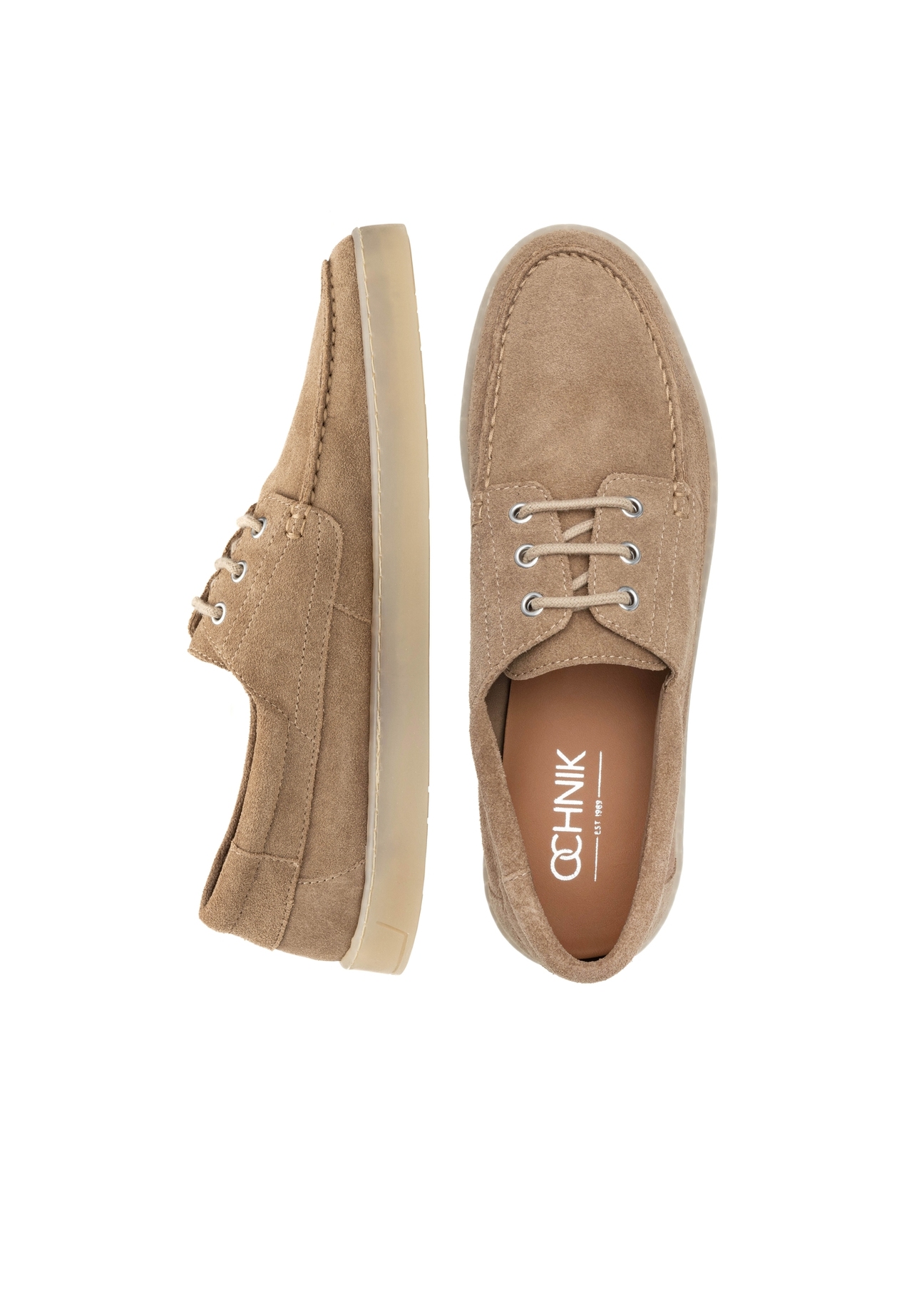 Skórzane buty męskie w kolorze chłodnego beżu BUTYM-0533-1K(W26) - widok produktu z góry, na białym tle. 