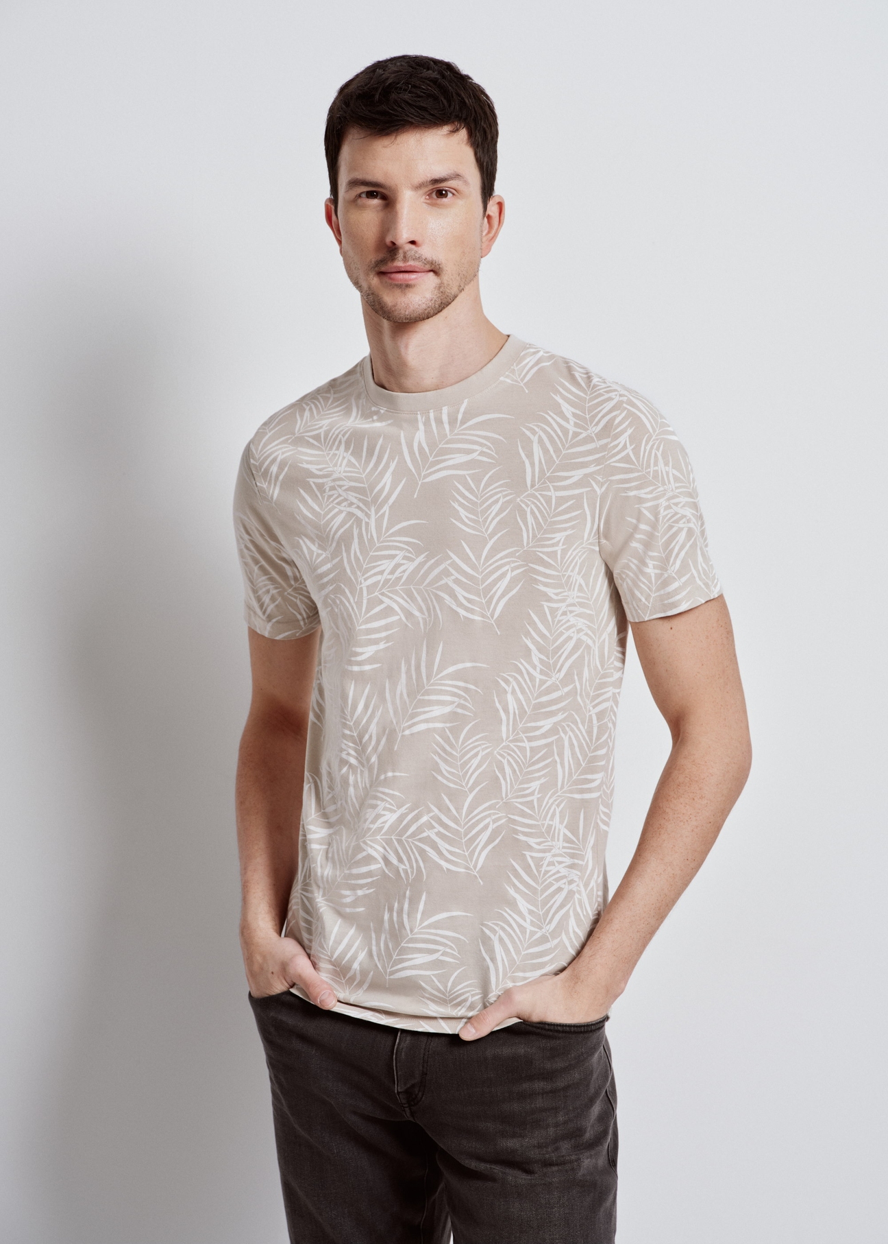 Beżowy T-shirt z printem męski TSHMT-0103-81(W24)-01