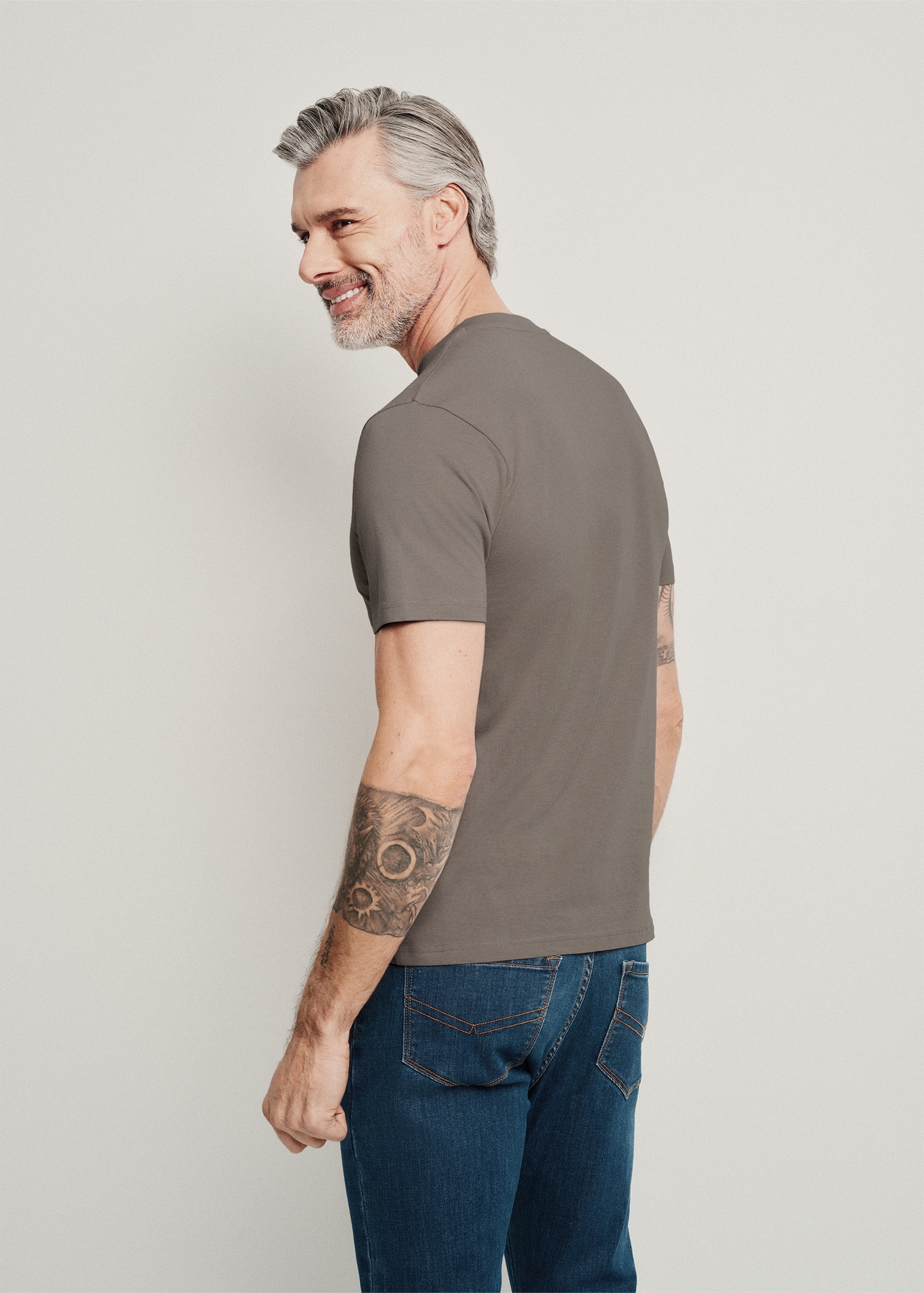 Szary T-shirt męski z logo TSHMT-0095-66(W24)-02