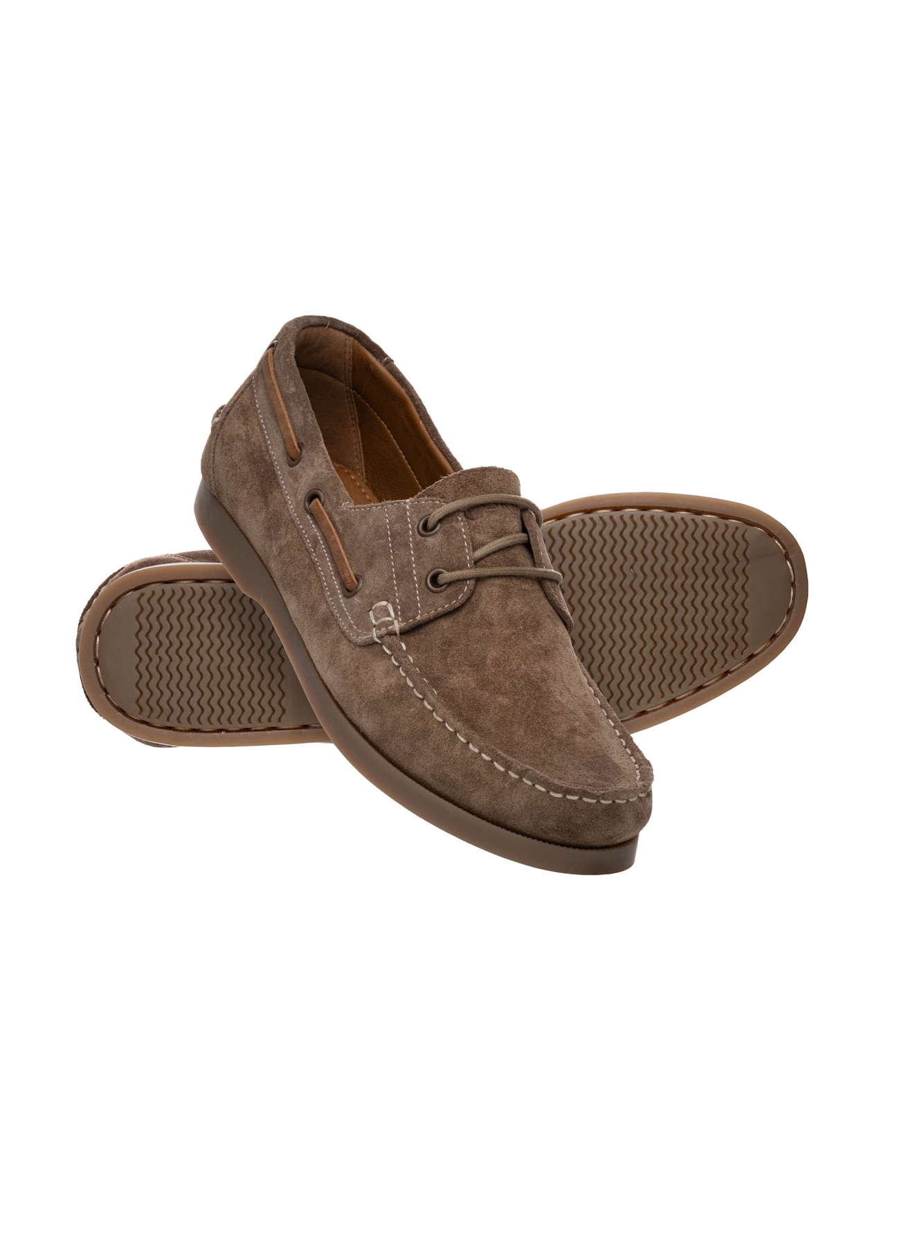 Skórzane buty męskie w kolorze chłodnego beżu BUTYM-0540-1K(W26), widok produktu skosem na białym tle.