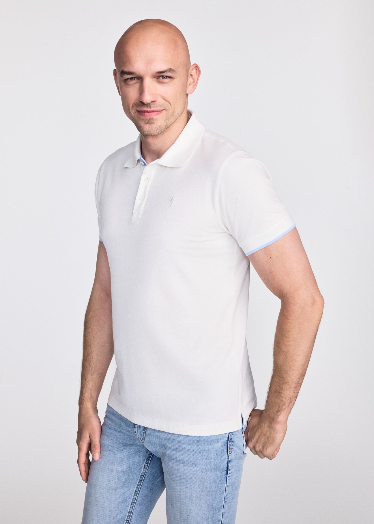 Kremowa koszulka polo męska z bawełny POLMT-0045B-12(W25)-02