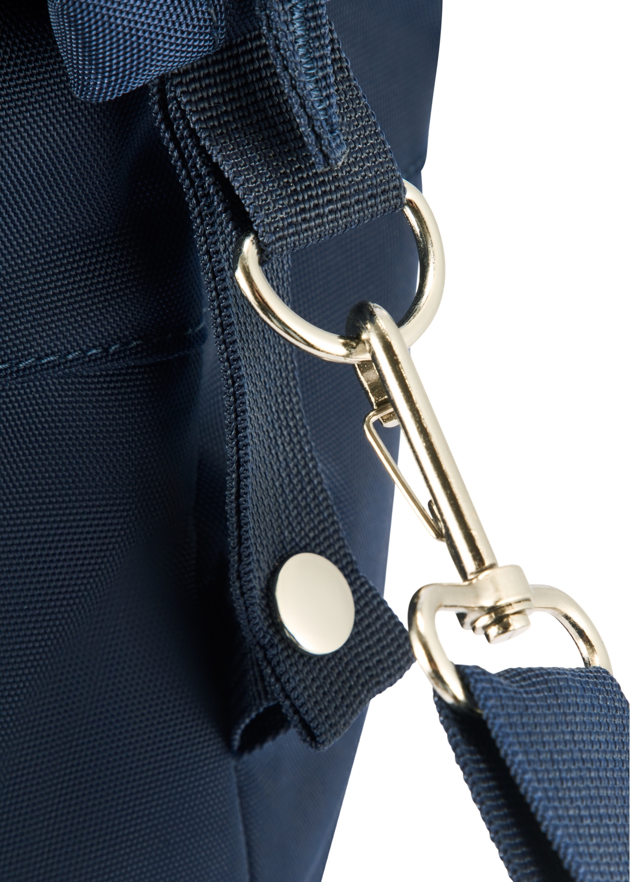 Granatowa torba podróżna TORMN-0382-69(Z25), zbliżenie na detal produktu, widok na białym tle.