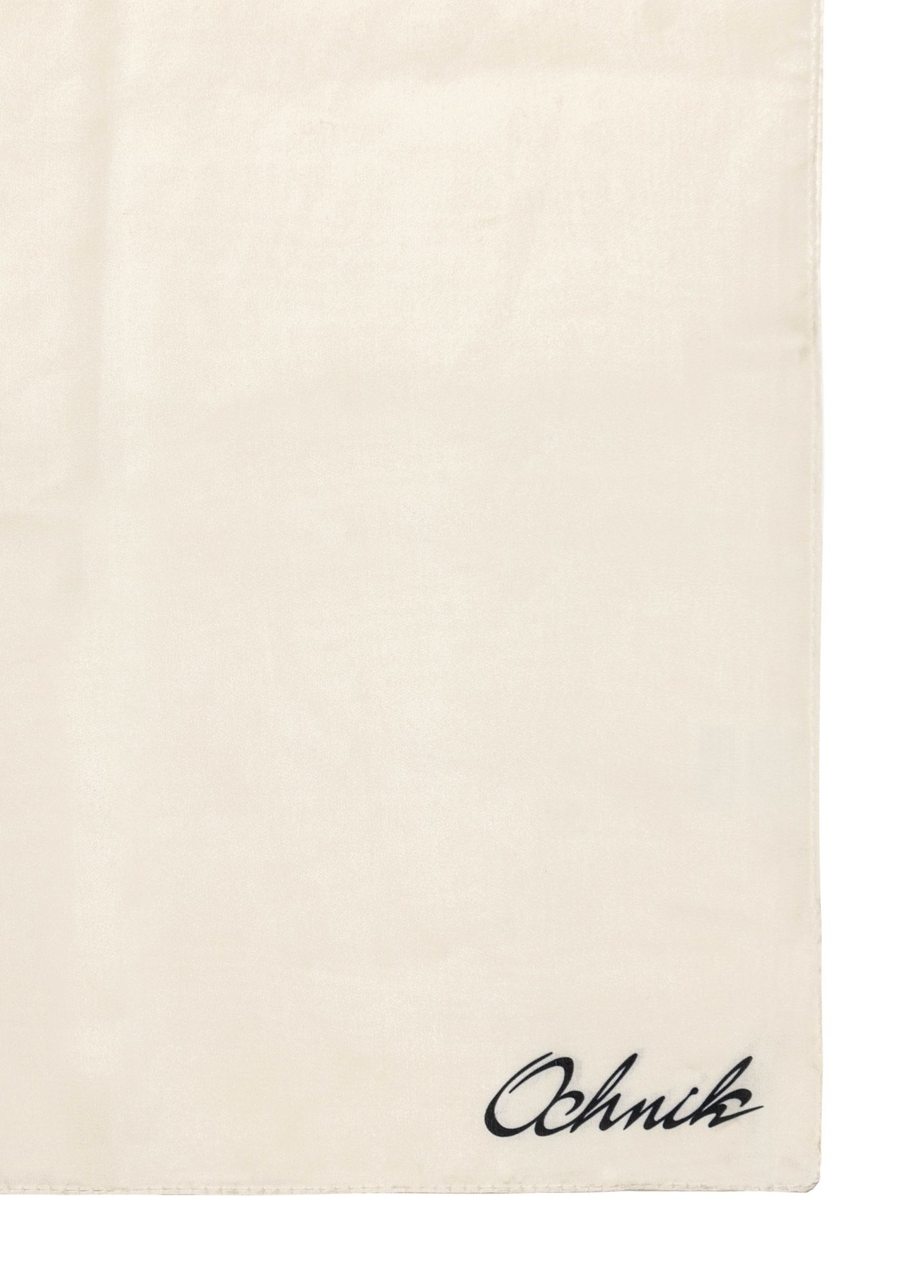 Biały szalik damski z logo SZADT-0189-0B(W26), zbliżenie na detal produktu na białym tle.