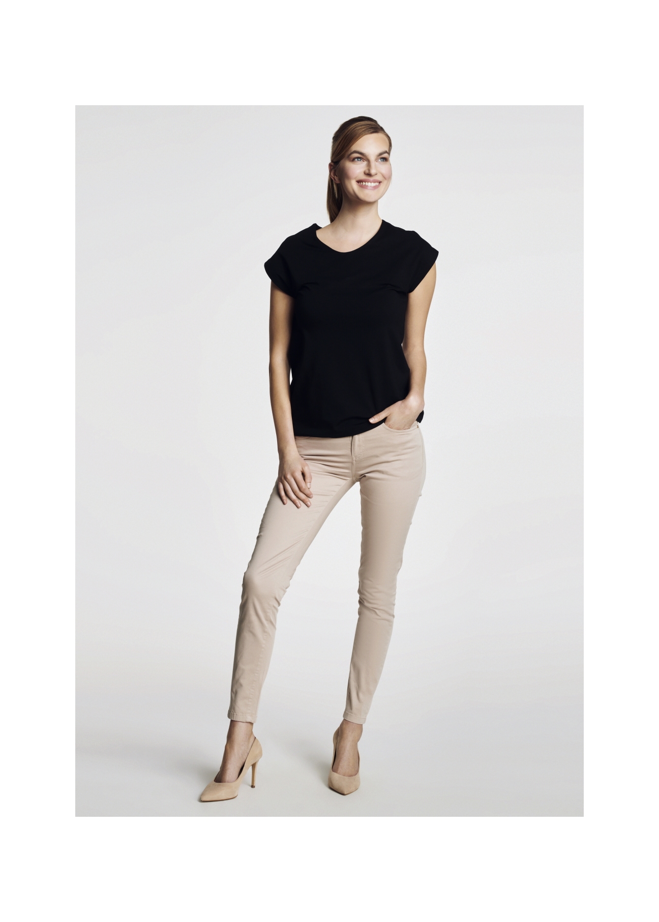 Beżowe spodnie skinny damskie SPODT-0026-81(W21)-04