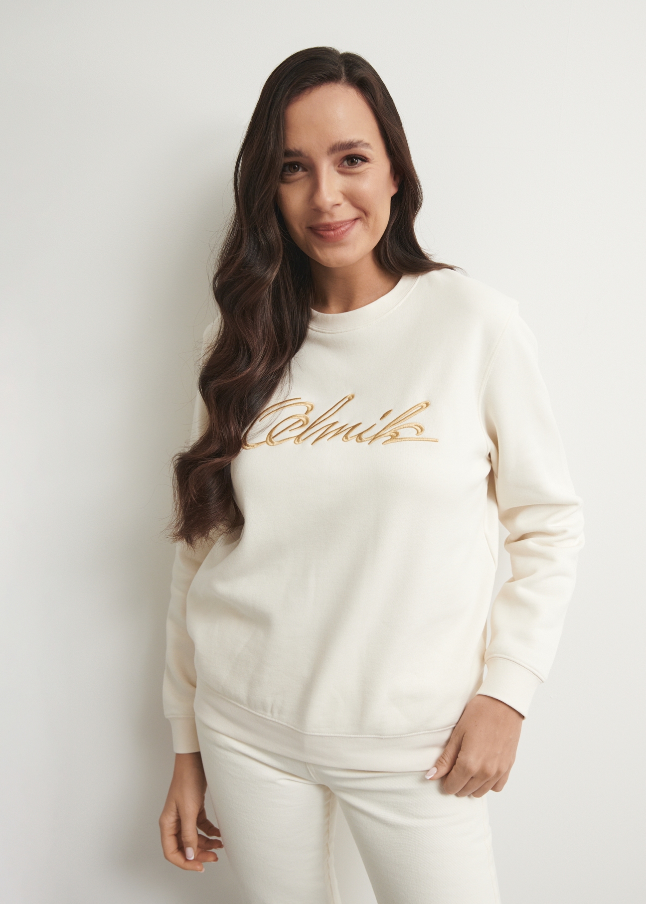 Biała bluza damska z logo BLZDT-0084-81(W23)-01