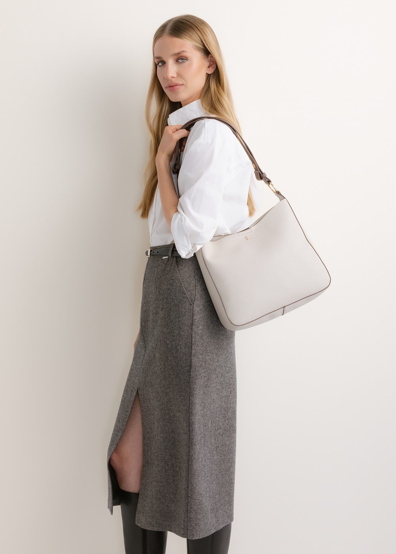 Torebka damska hobo w kolorze ecru TOREC-1257-0B(Z26)
